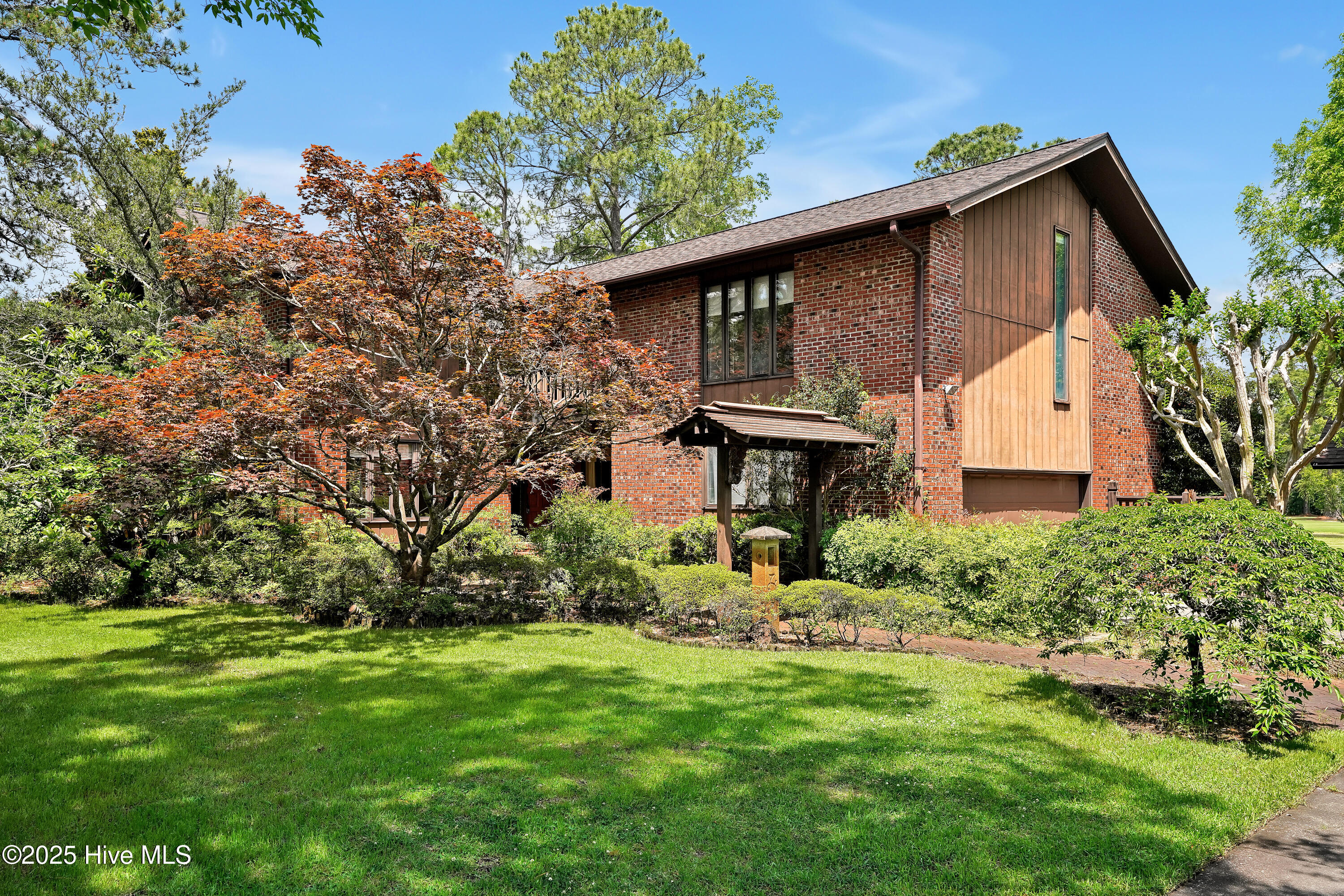 906RobertELeeDrive-1