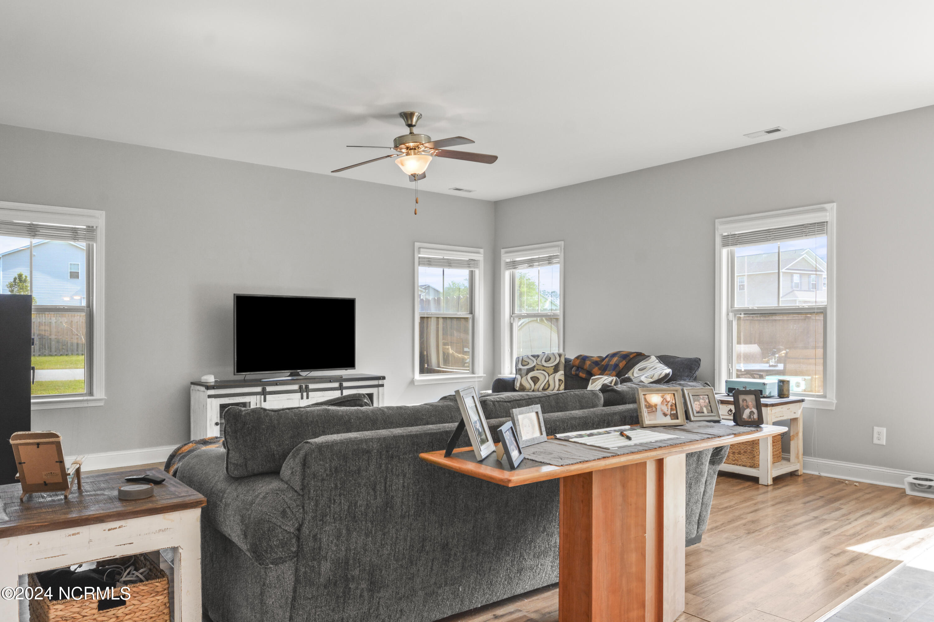 100566117 | Photo 23