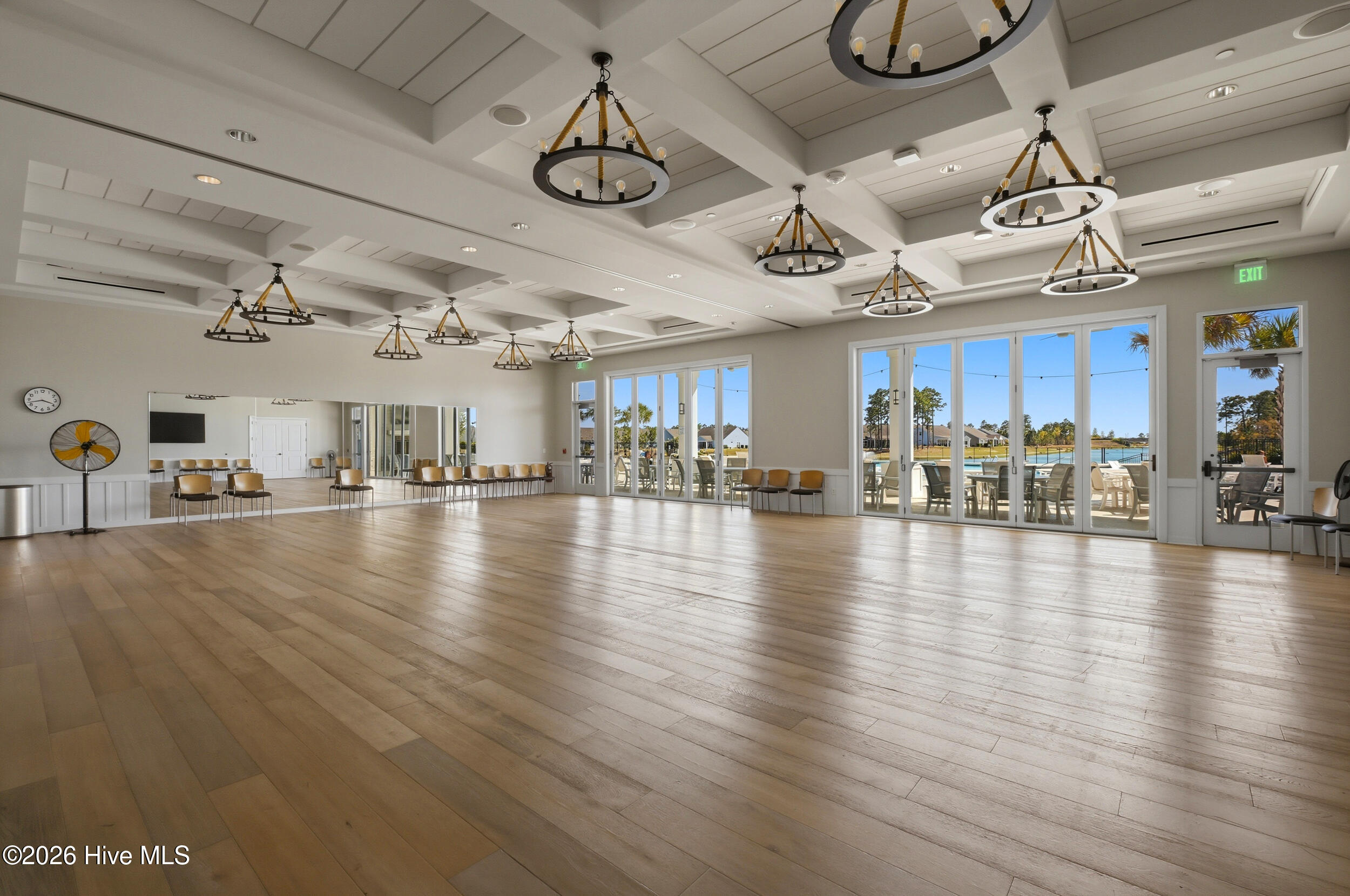 100565292 | Photo 57