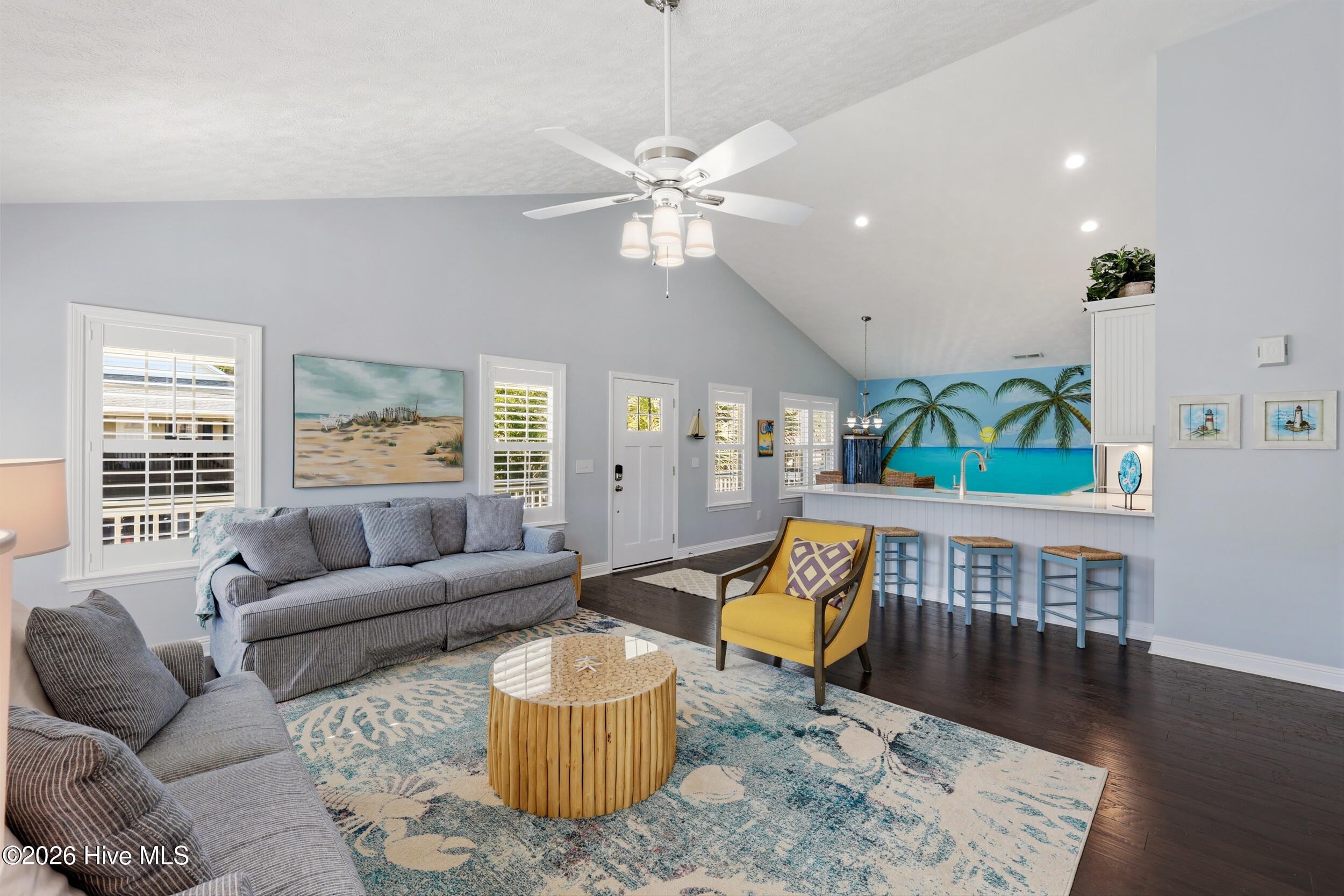 100567989 | Photo 13