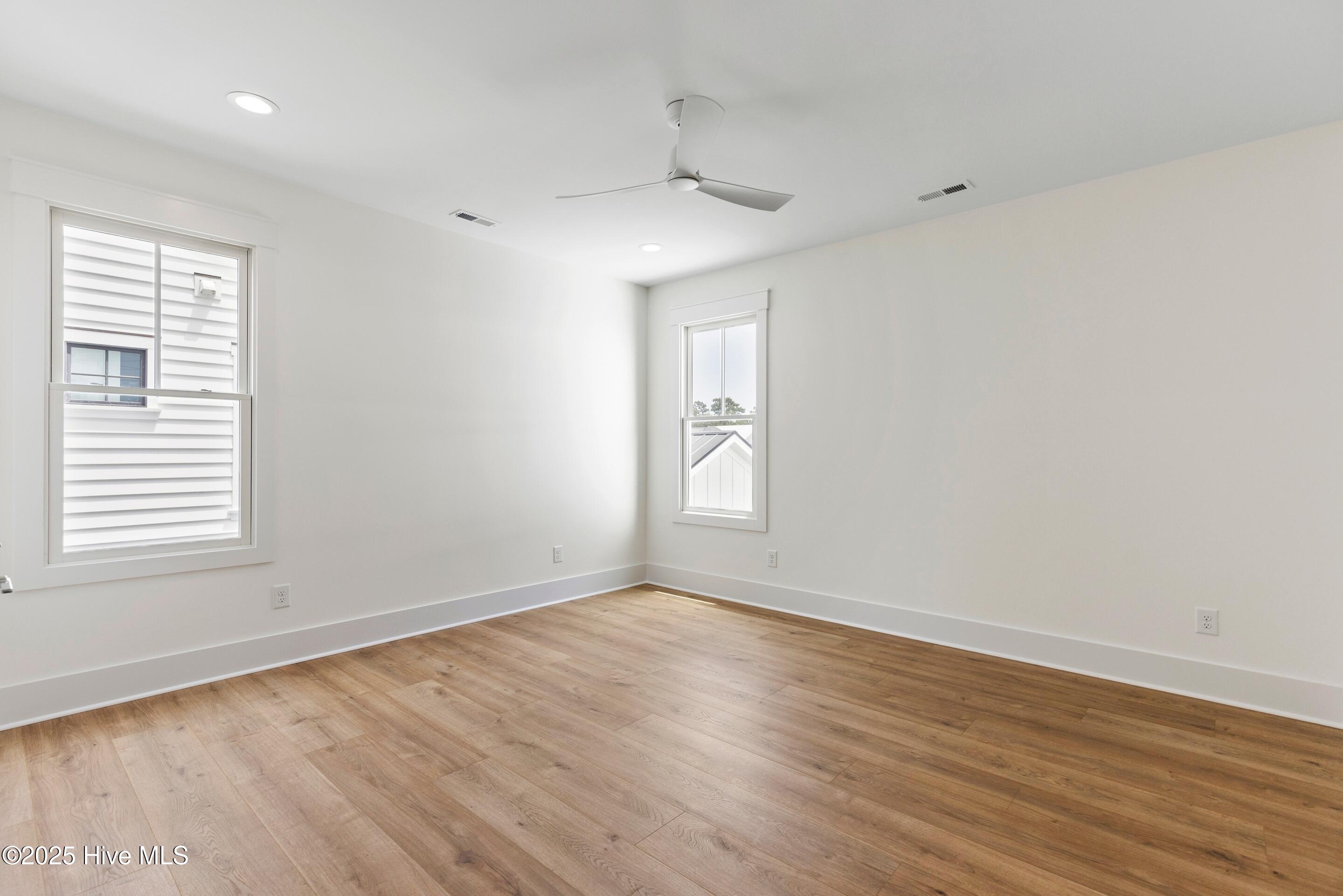 100542273 | Photo 70