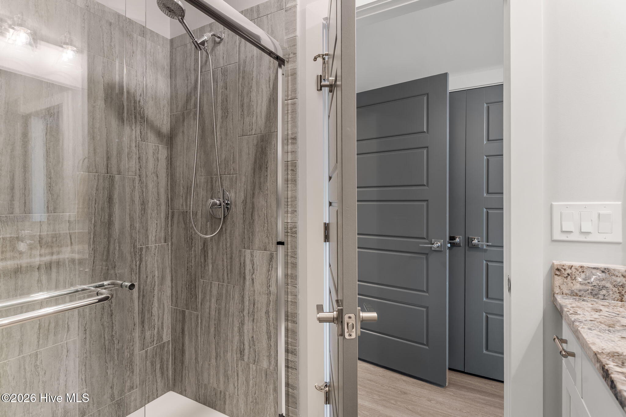 100568517 | Photo 36