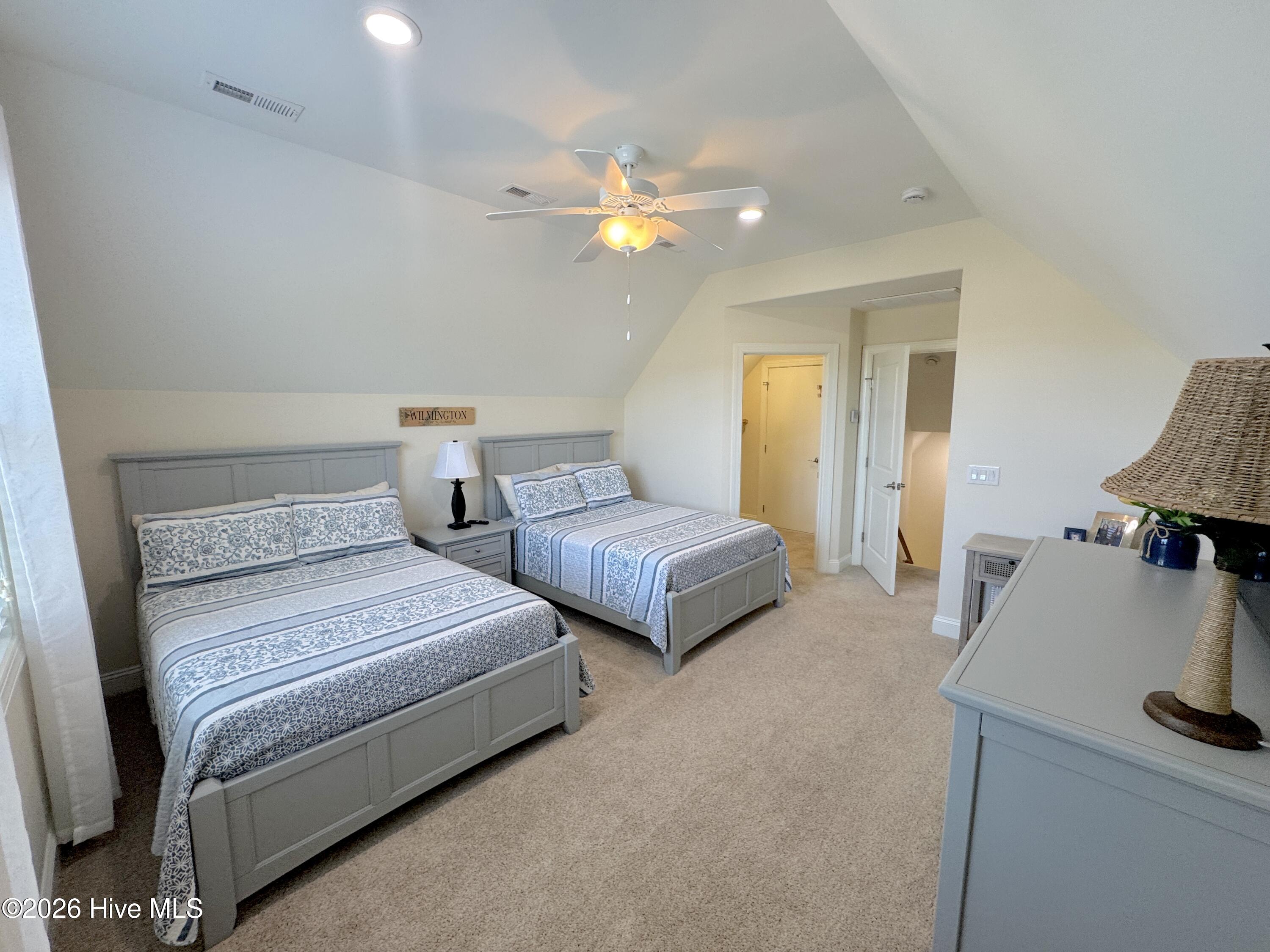 100564015 | Photo 30