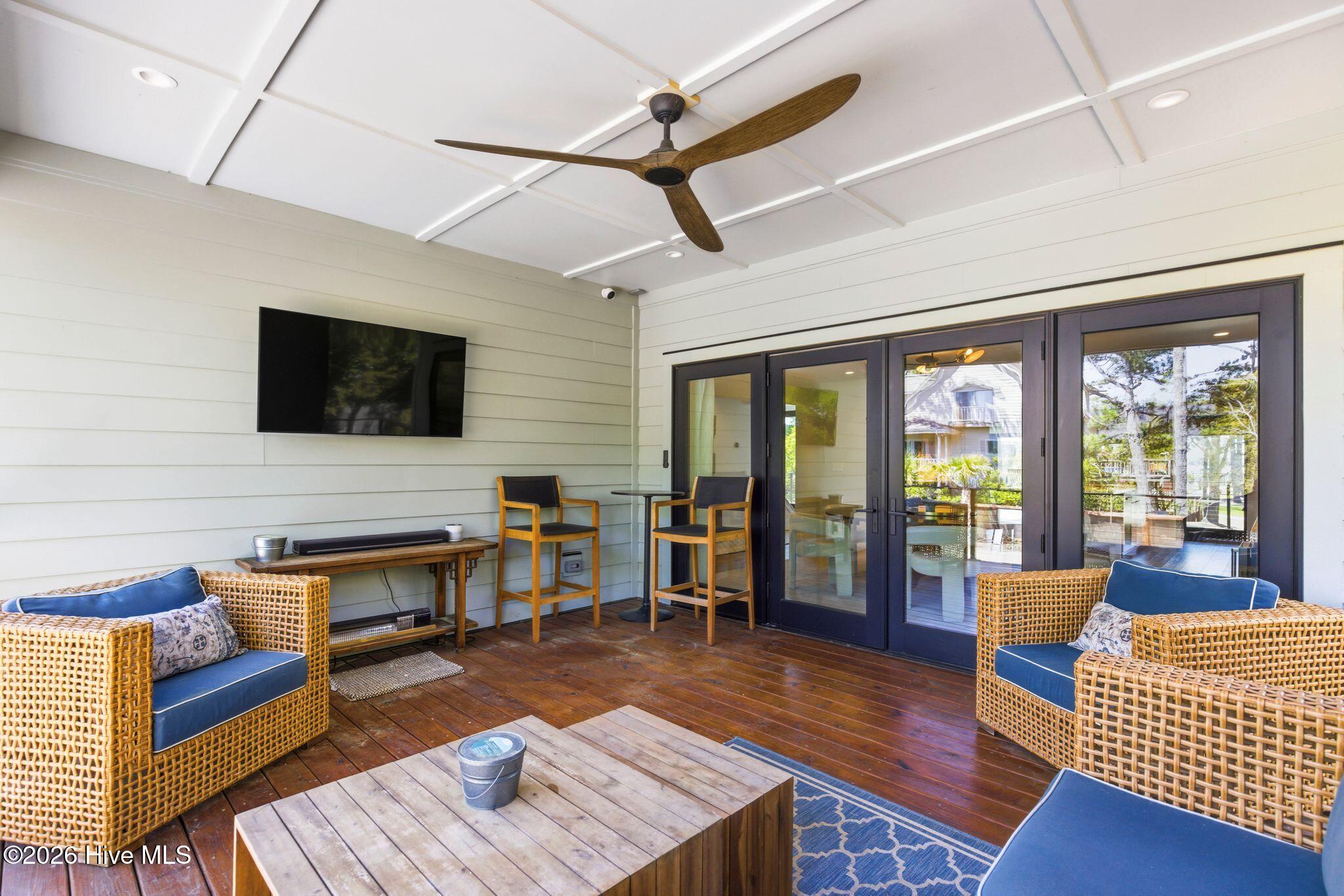 100568012 | Photo 28