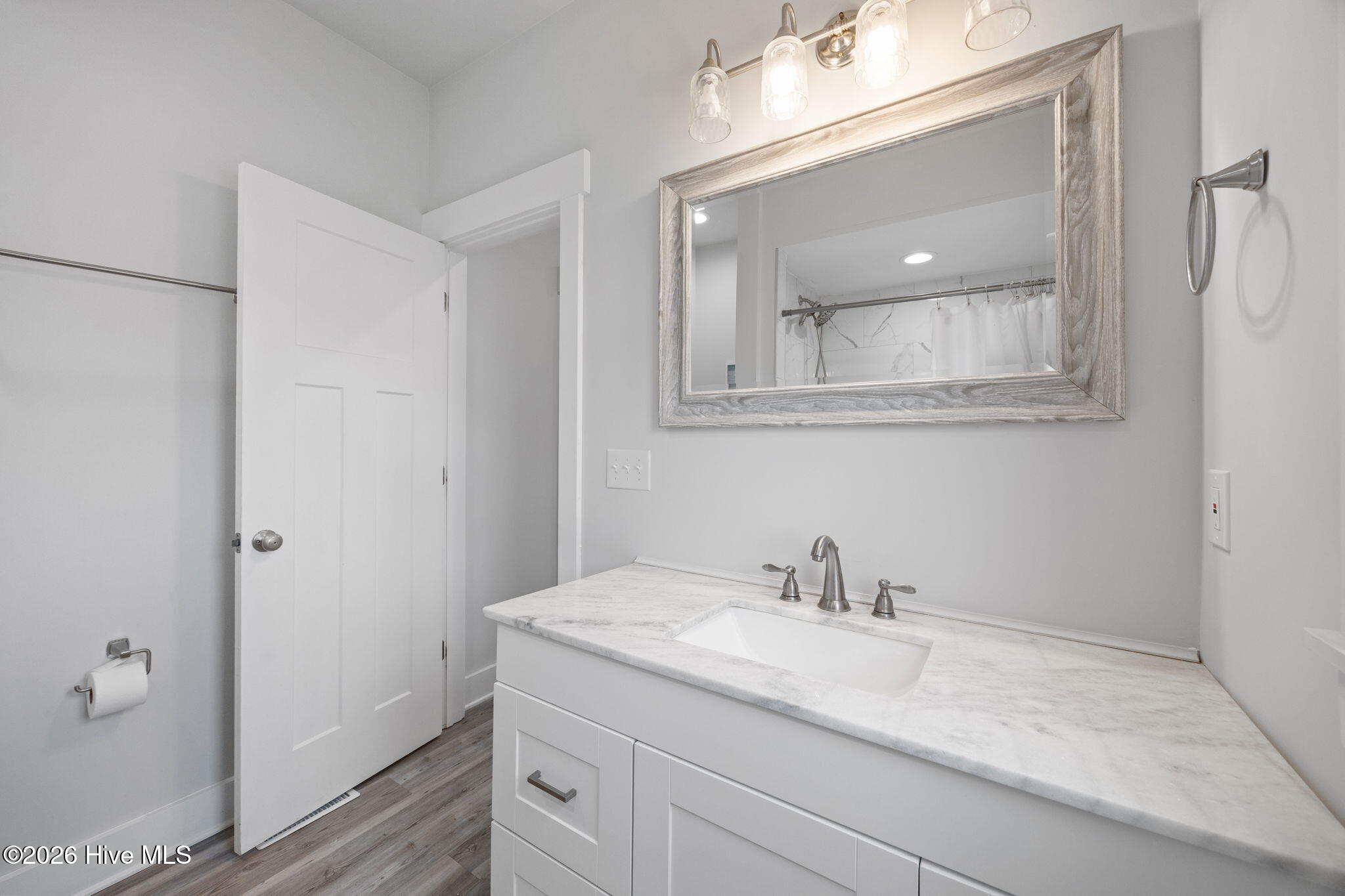 100557334 | Photo 24