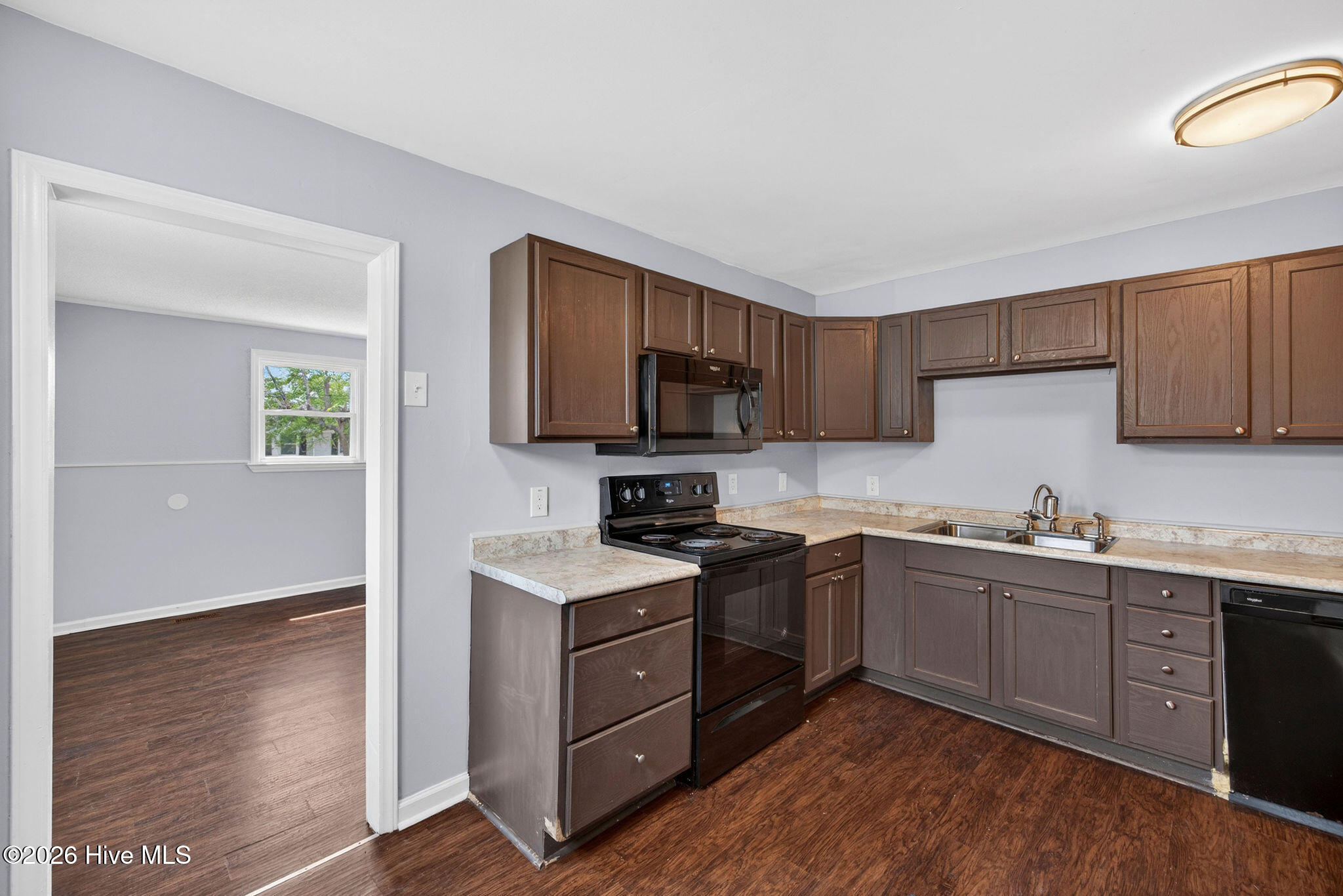 100567273 | Photo 32