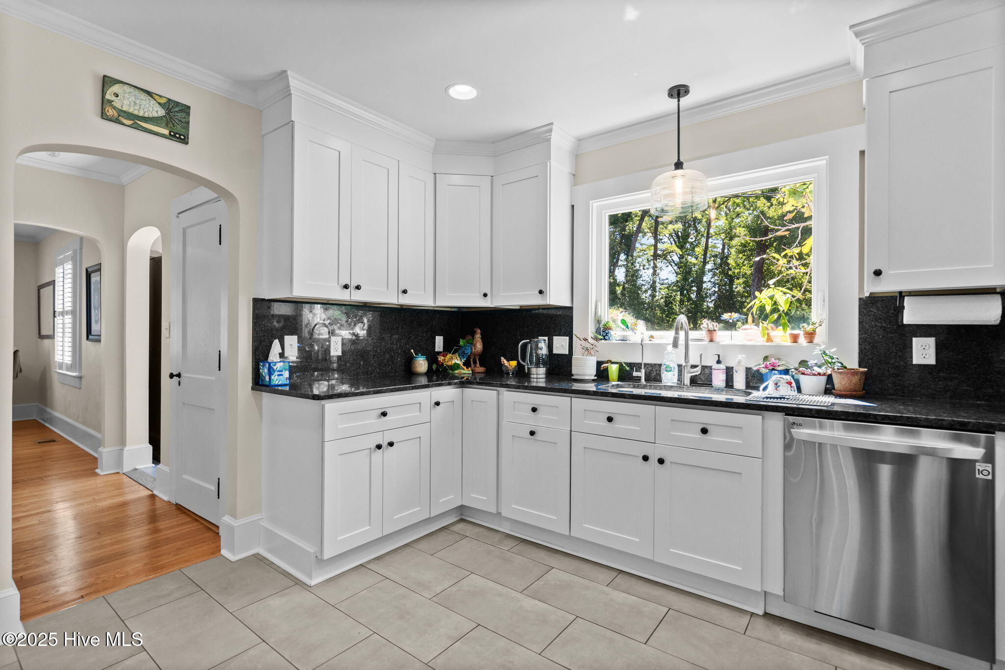 100528962 | Photo 16