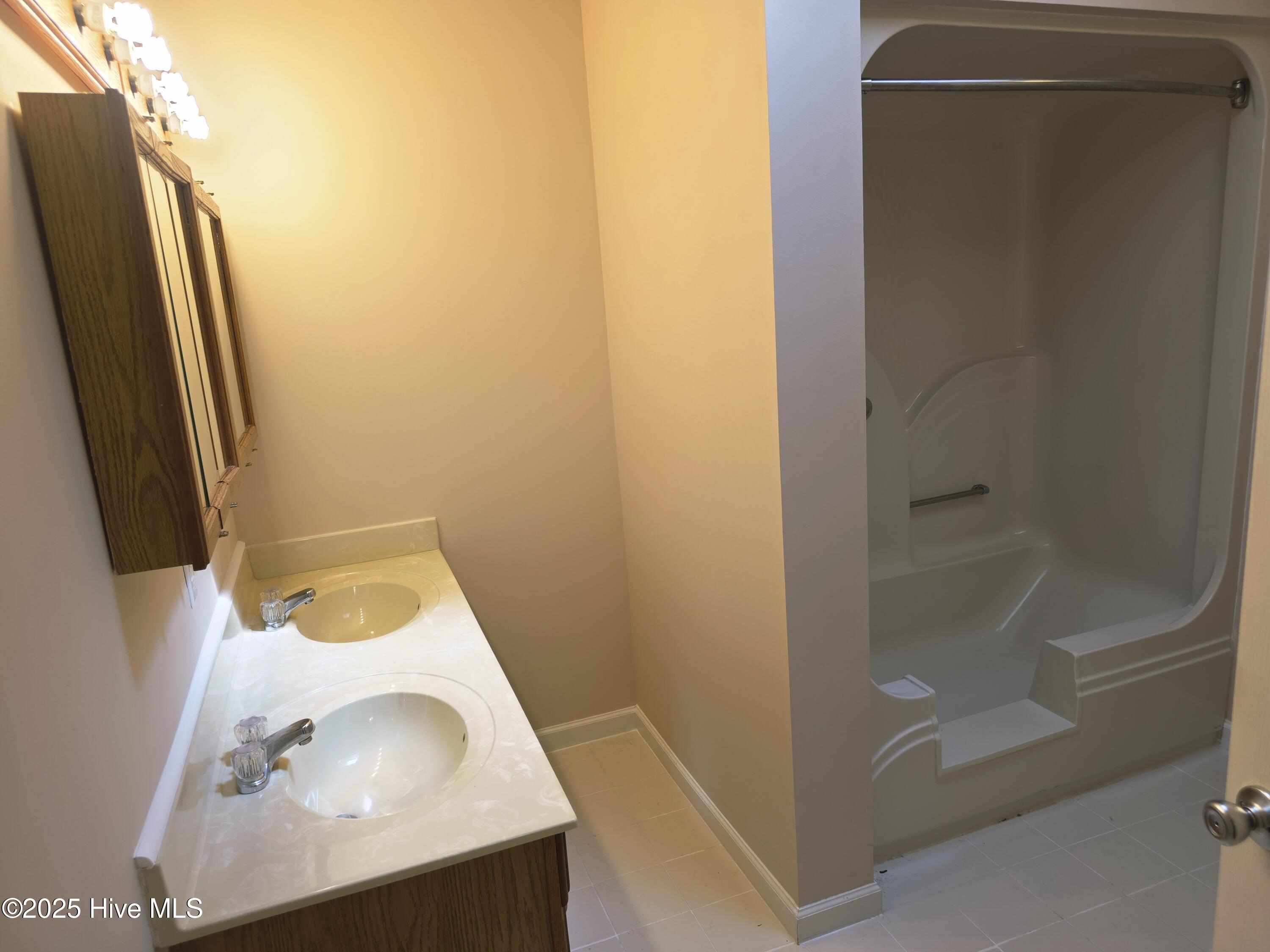 100532244 | Photo 19