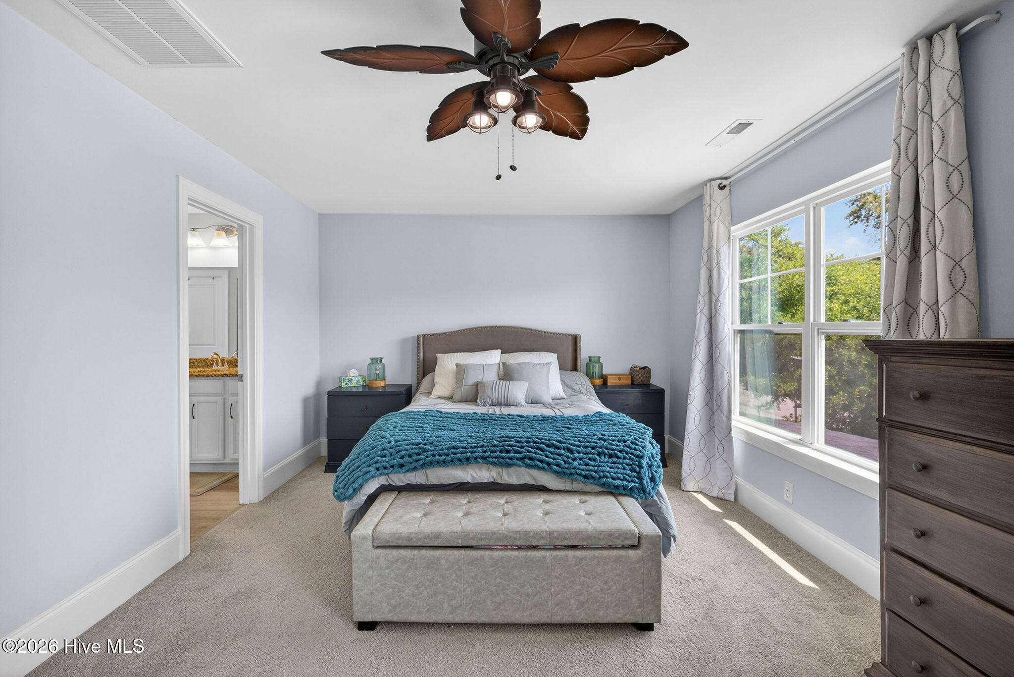 100570587 | Photo 33