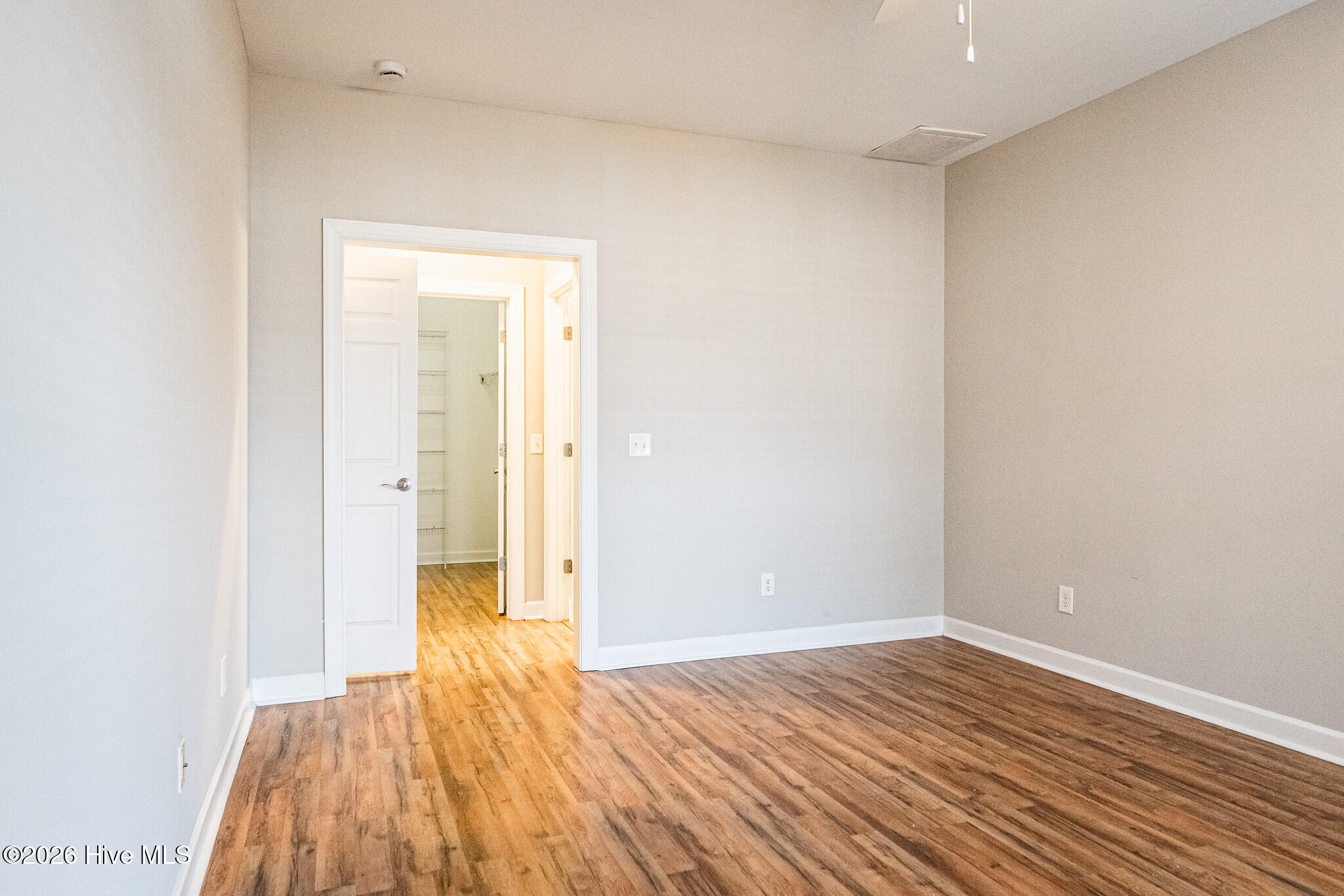 100548600 | Photo 14