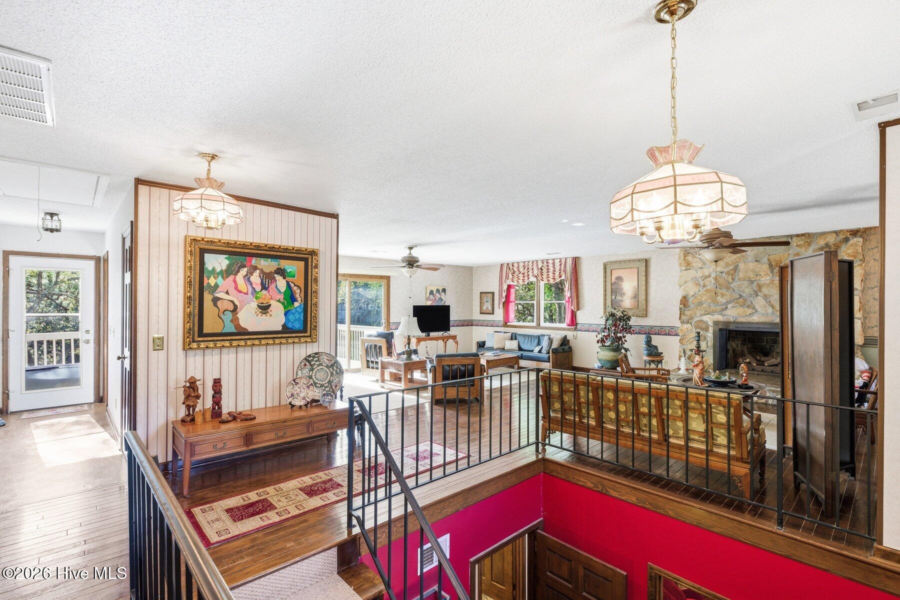 100564189 | Photo 19