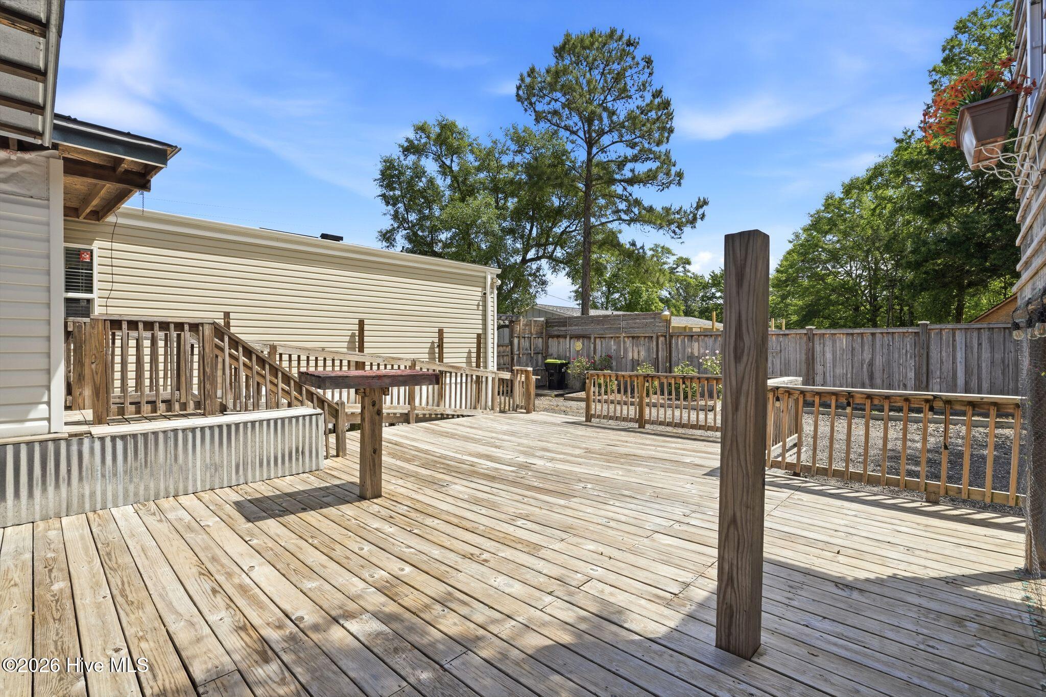 100570161 | Photo 24