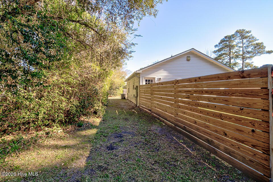 100550218 | Photo 51