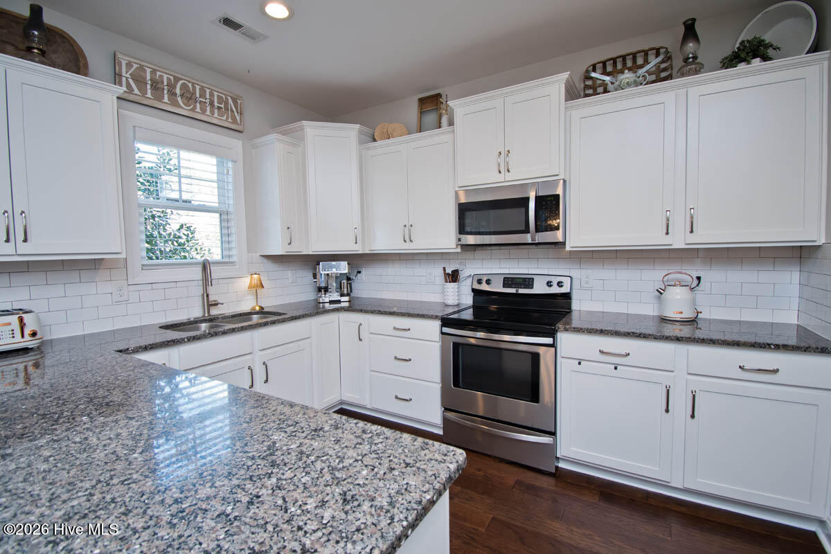 100562349 | Photo 16