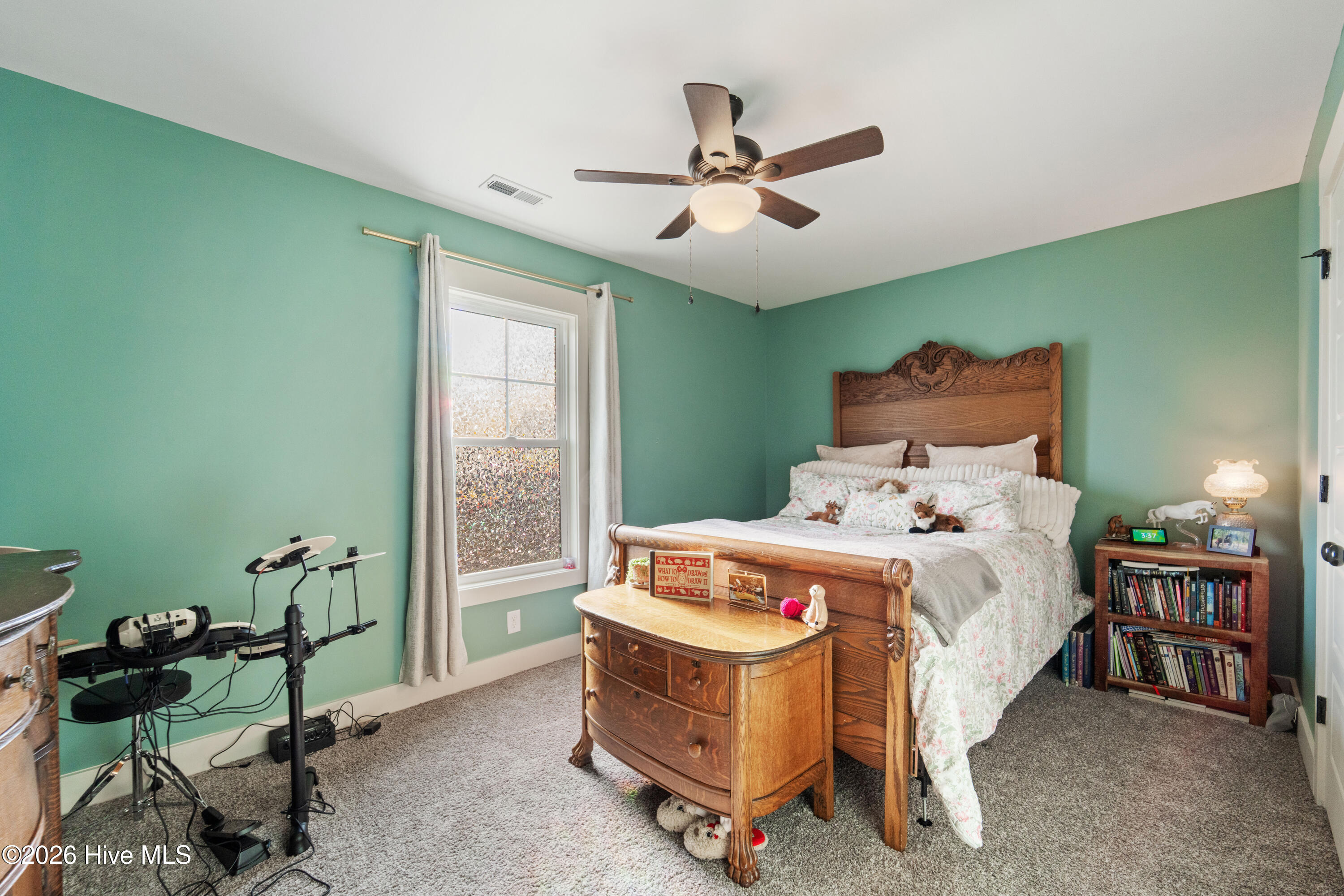 100549687 | Photo 37