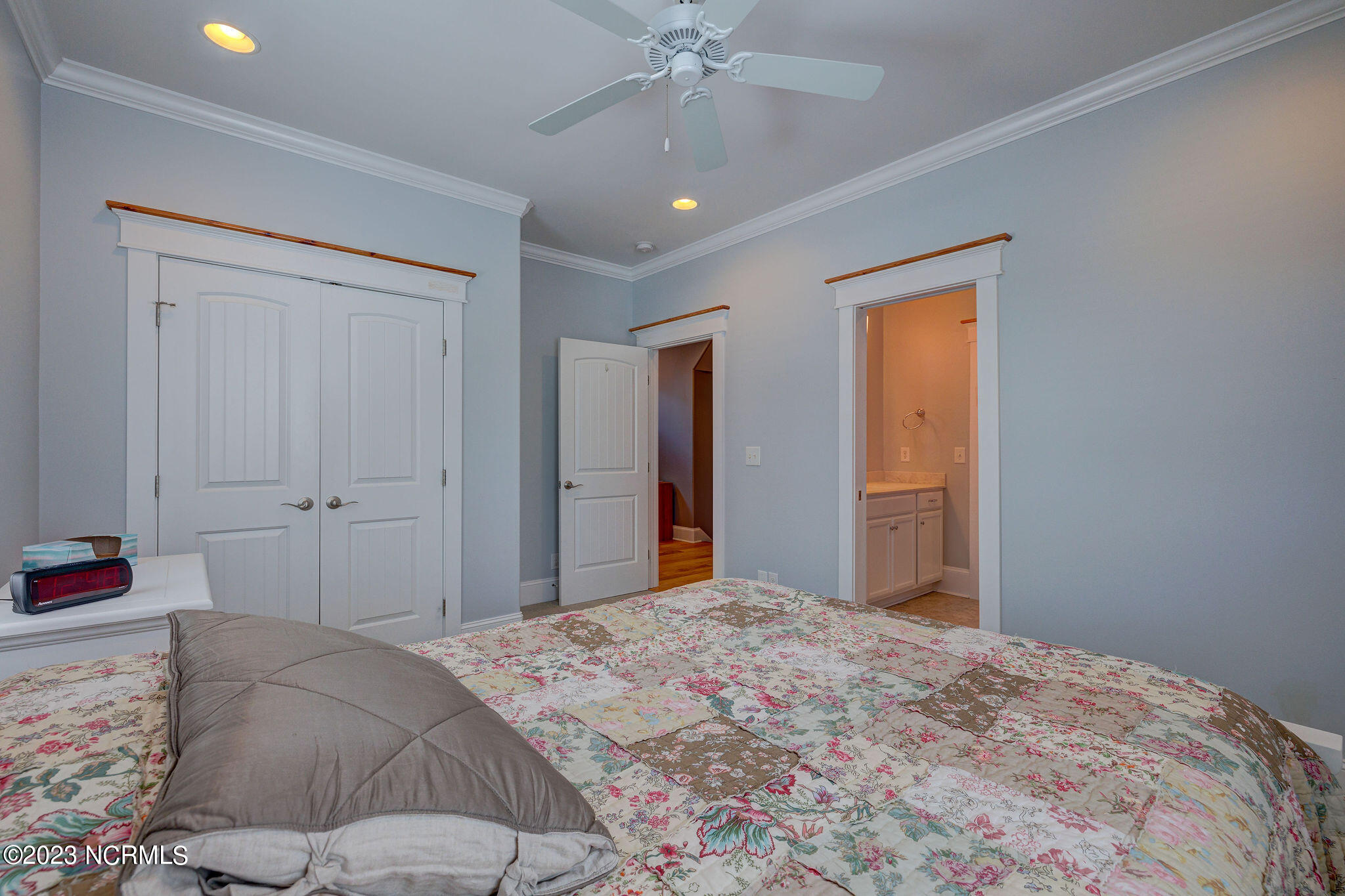 100568046 | Photo 52