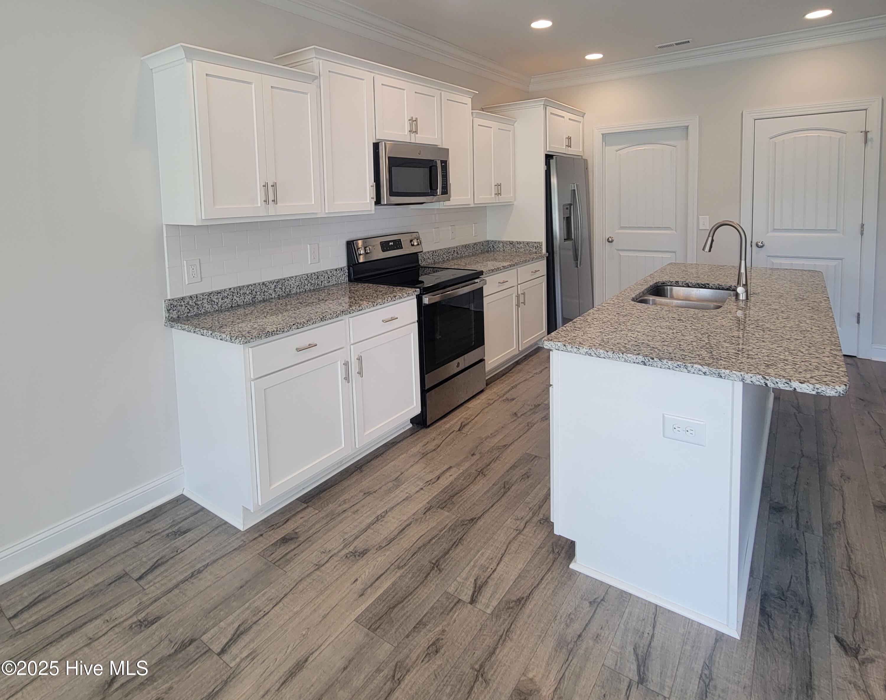 211 W Broughton Lane, Rocky Point, NC 28457 – photo 19: 20250904_144455