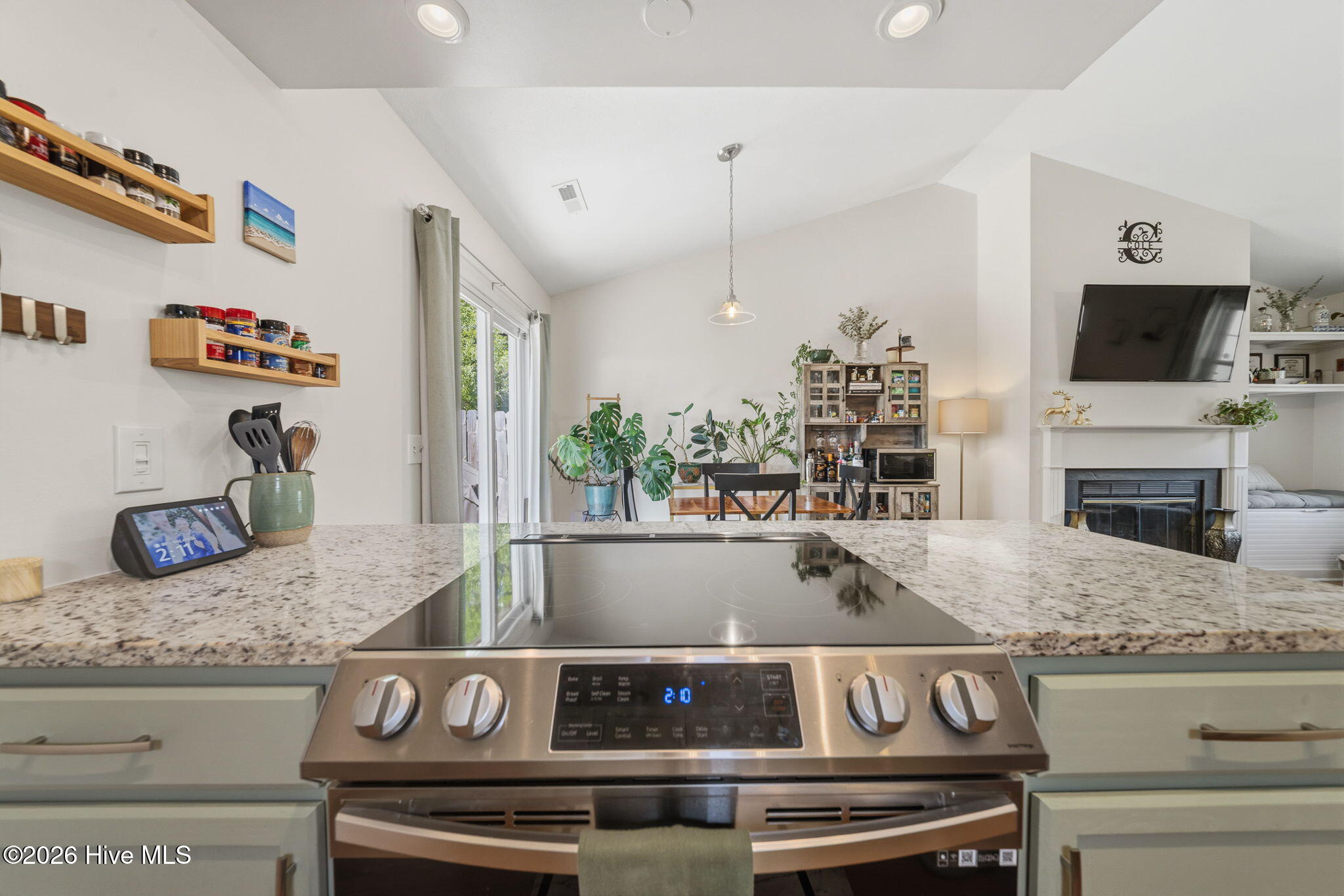 100560647 | Photo 13