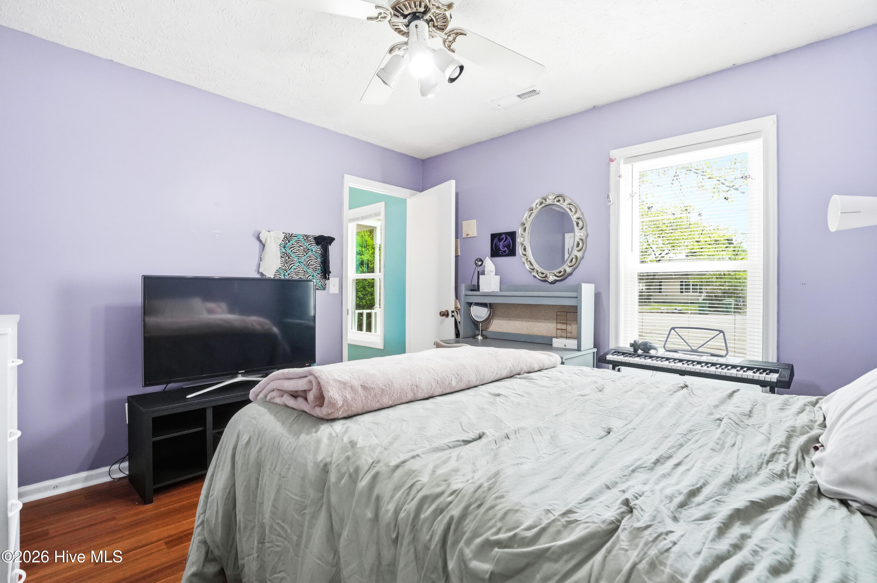 100566190 | Photo 13