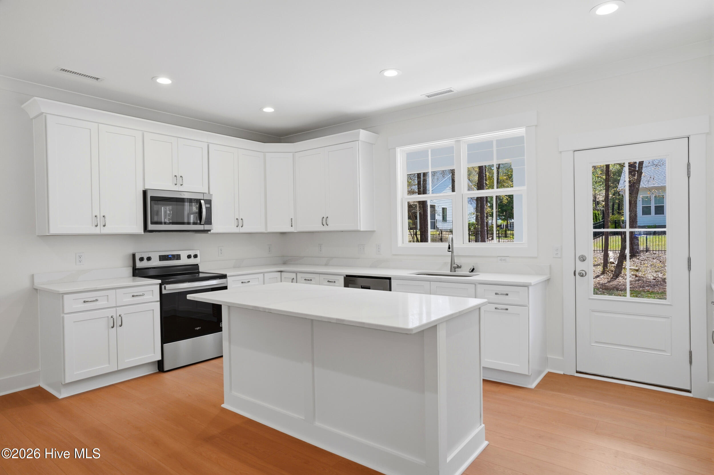 100556928 | Photo 19