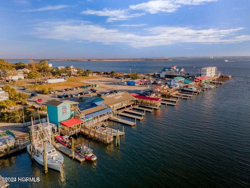 100542062 | Photo 51