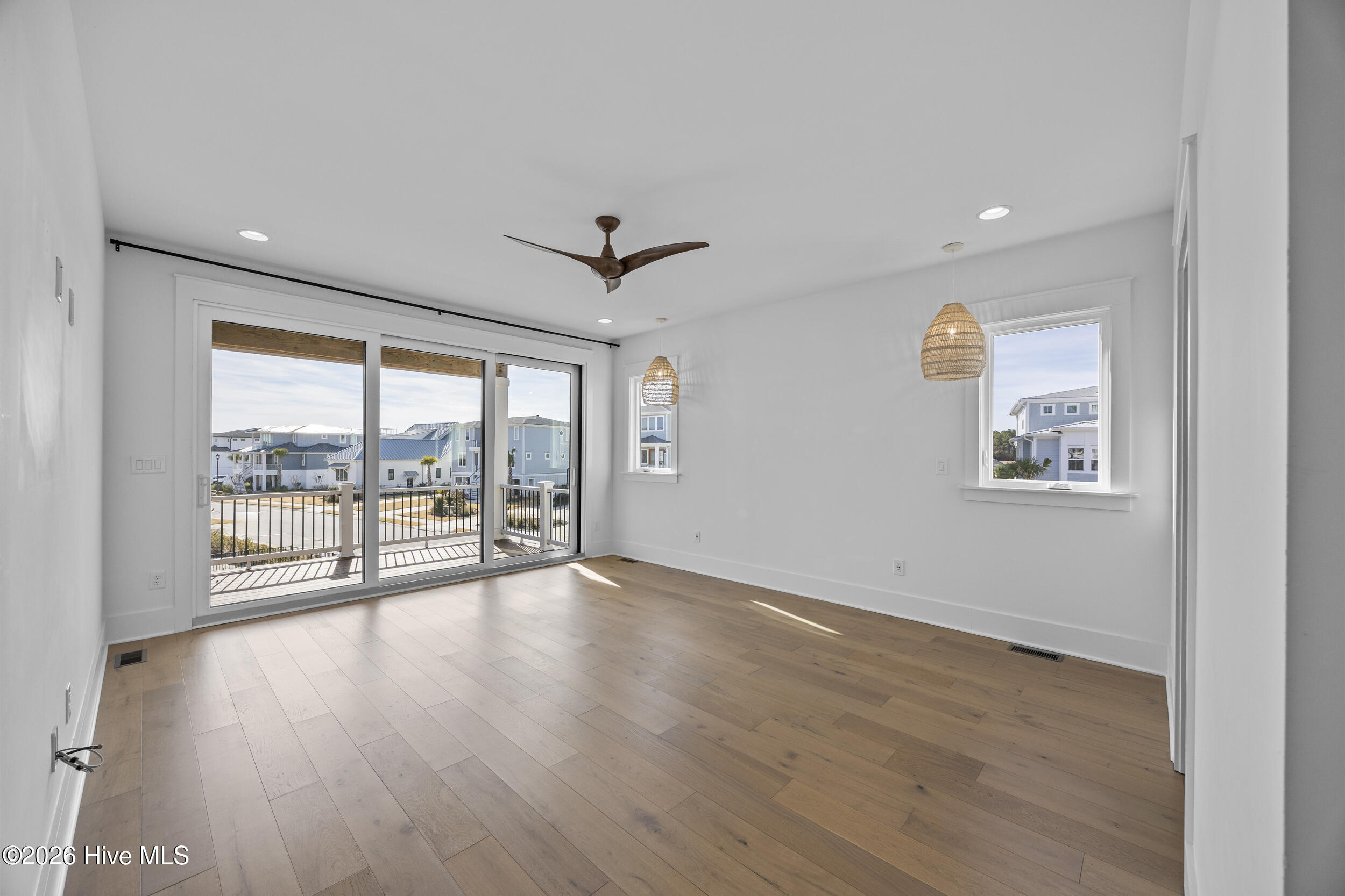 100551268 | Photo 44