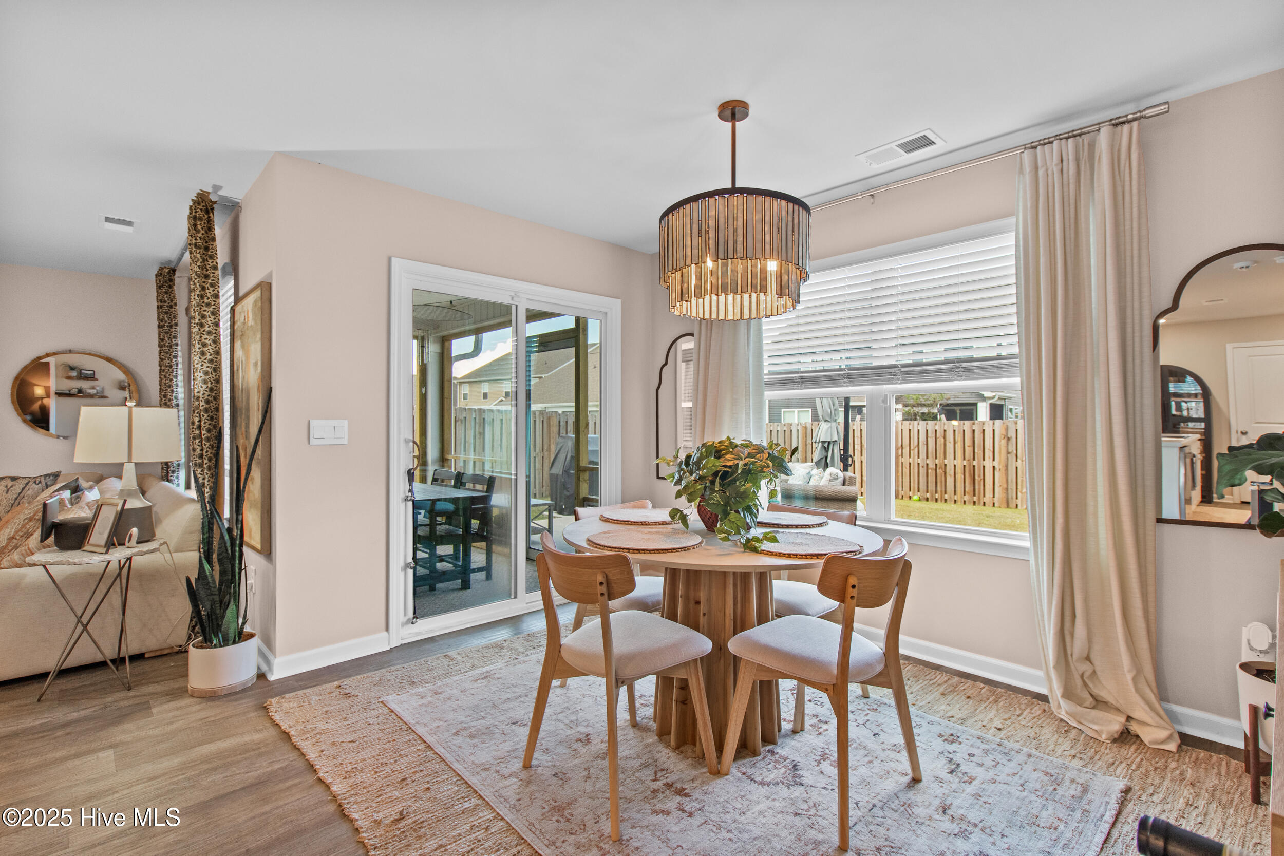 100533883 | Photo 12