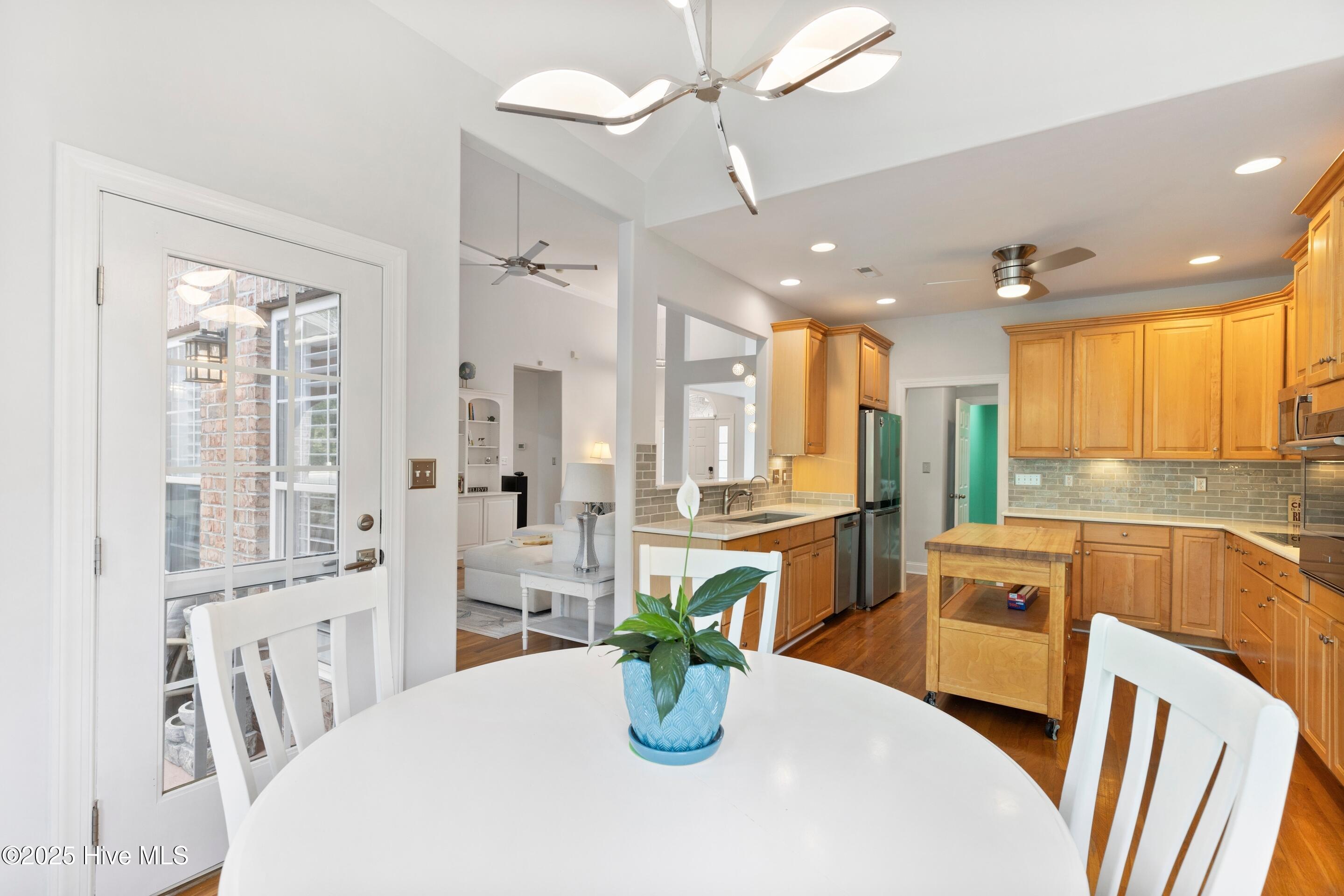 100536475 | Photo 31