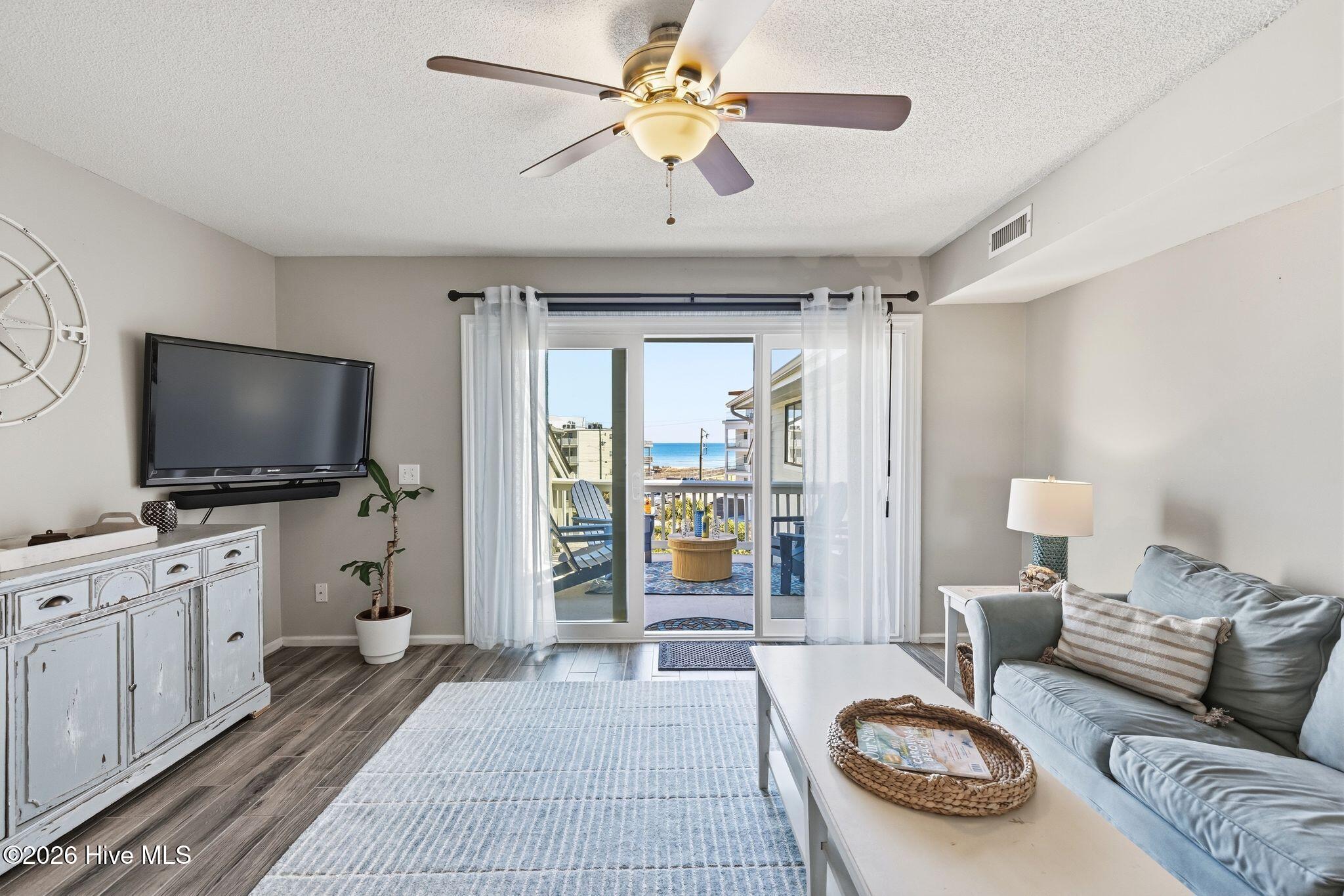 100556792 | Photo 12