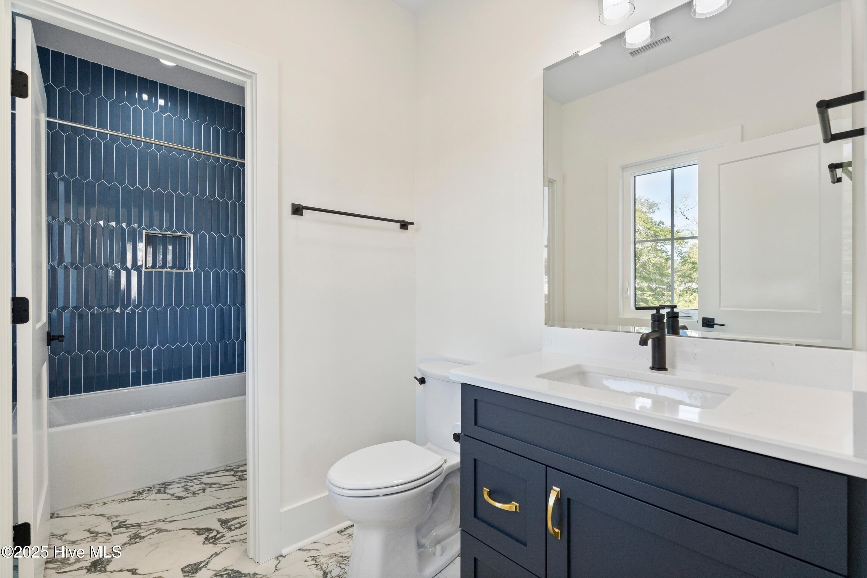 100545730 | Photo 81