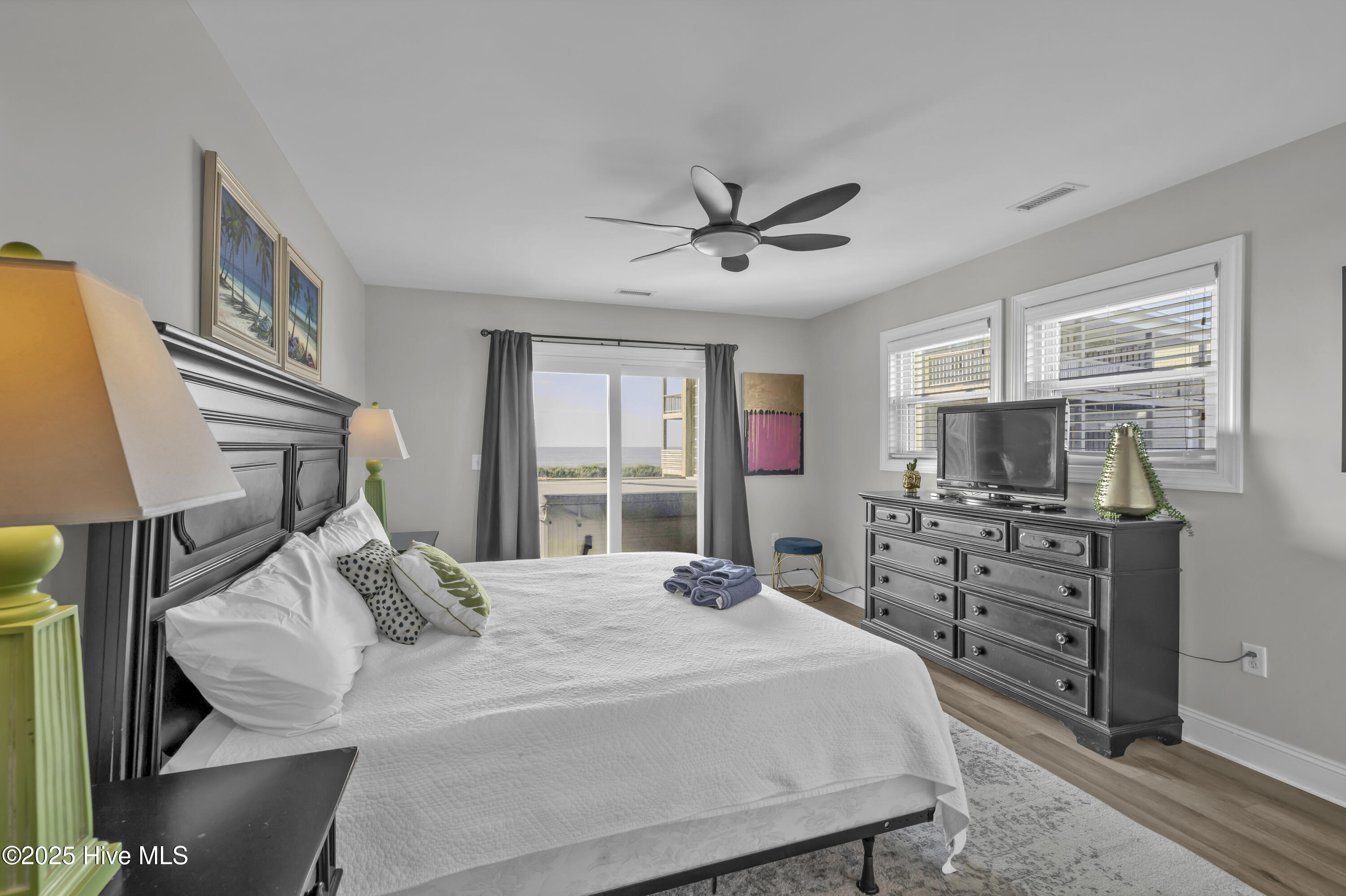 100535806 | Photo 28