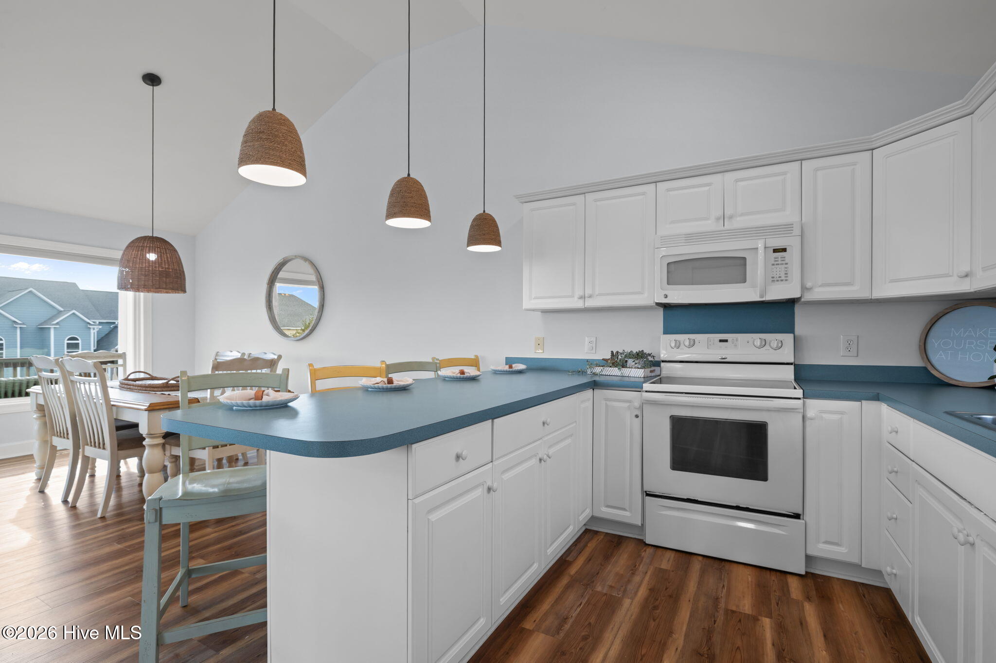 100547357 | Photo 32