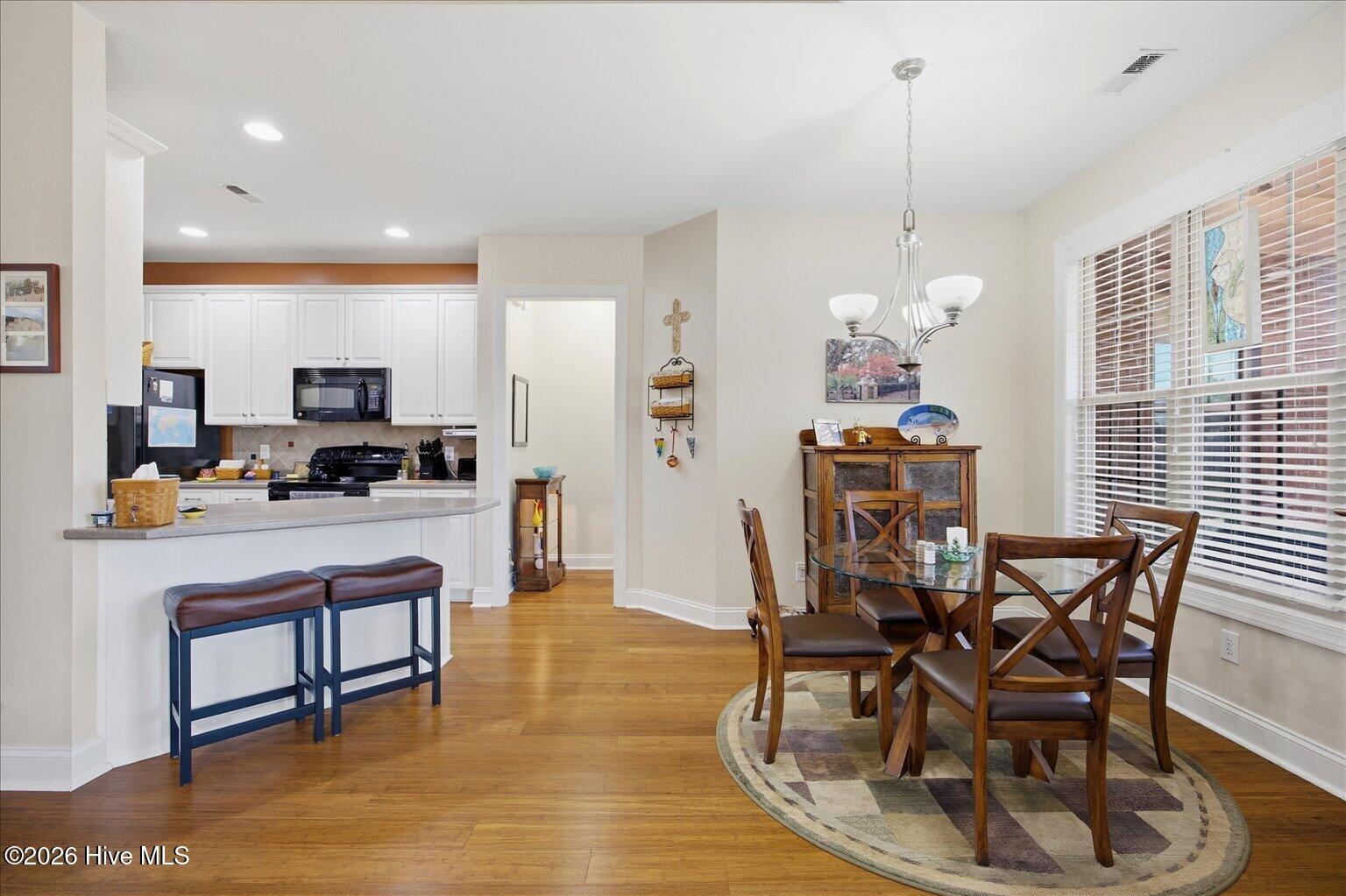 100560337 | Photo 11