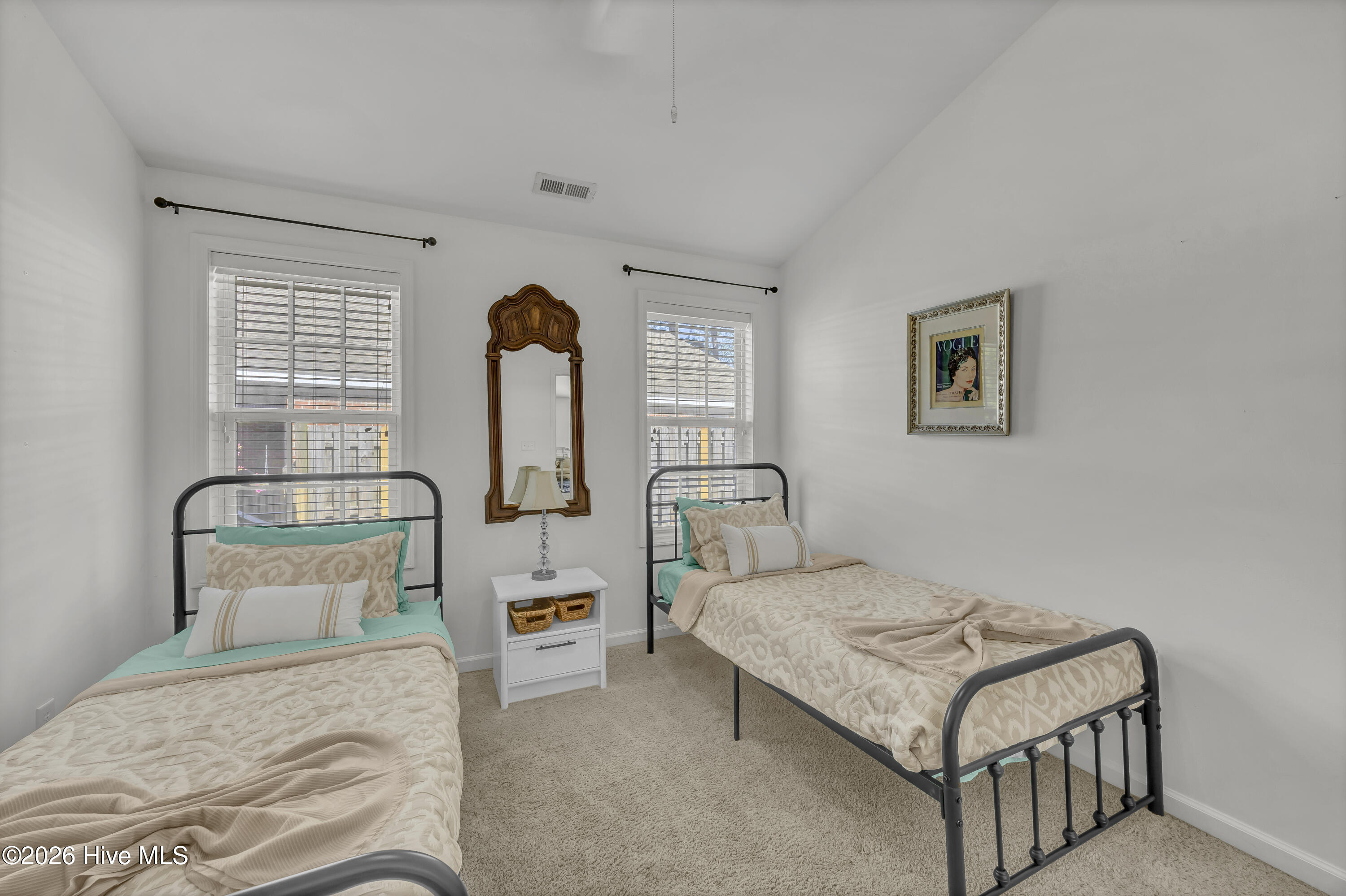 100566281 | Photo 15