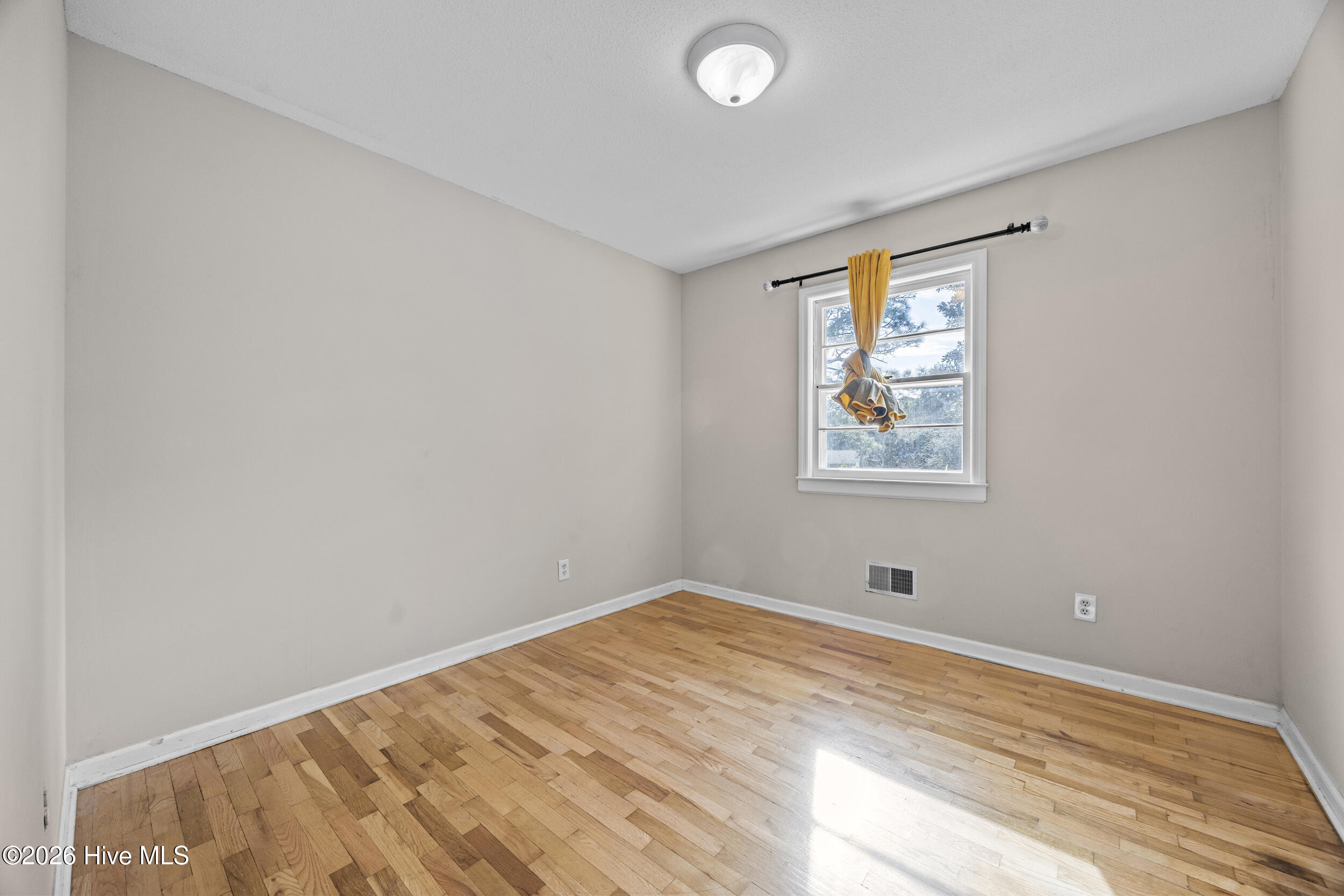 100548079 | Photo 36