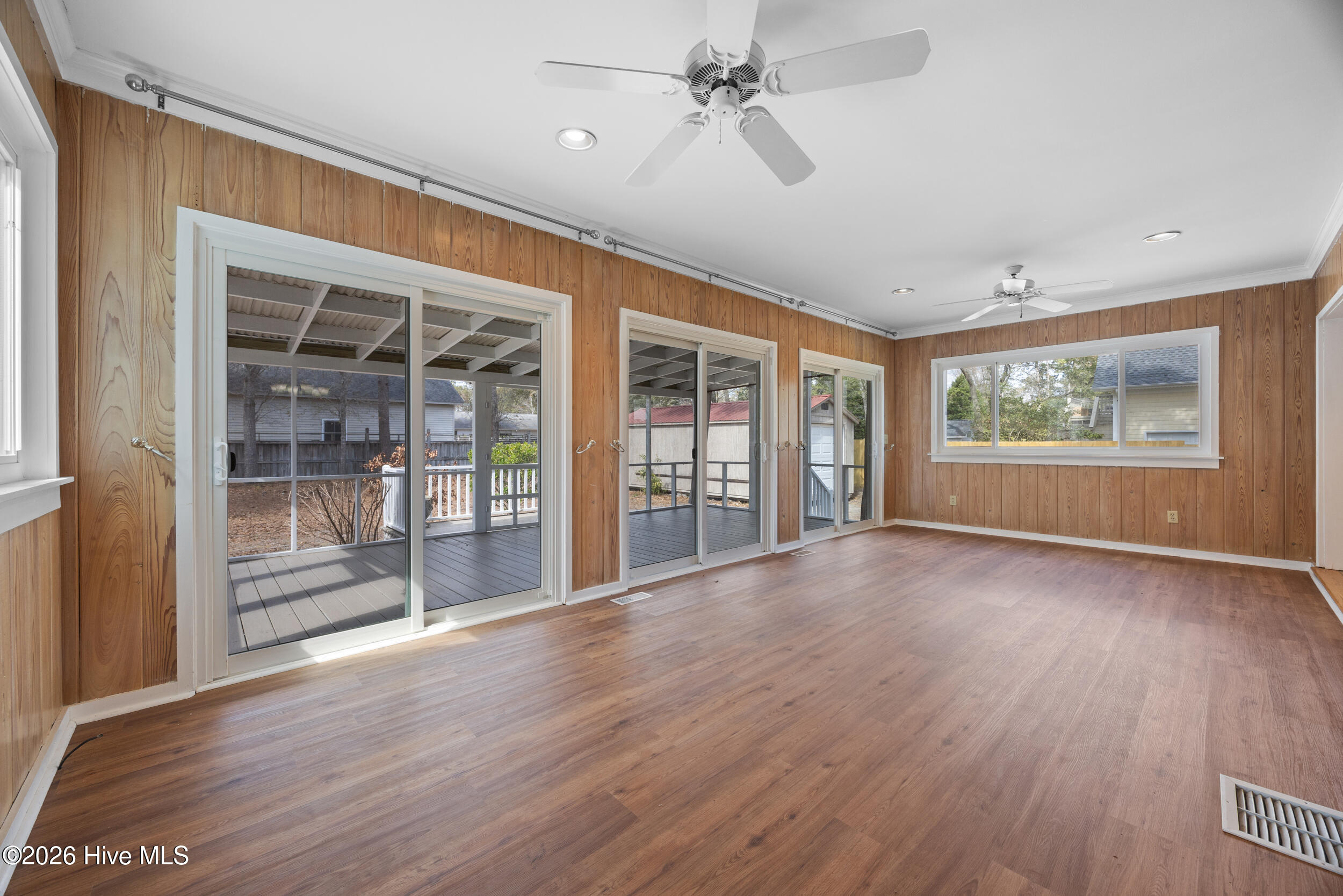 100558264 | Photo 19