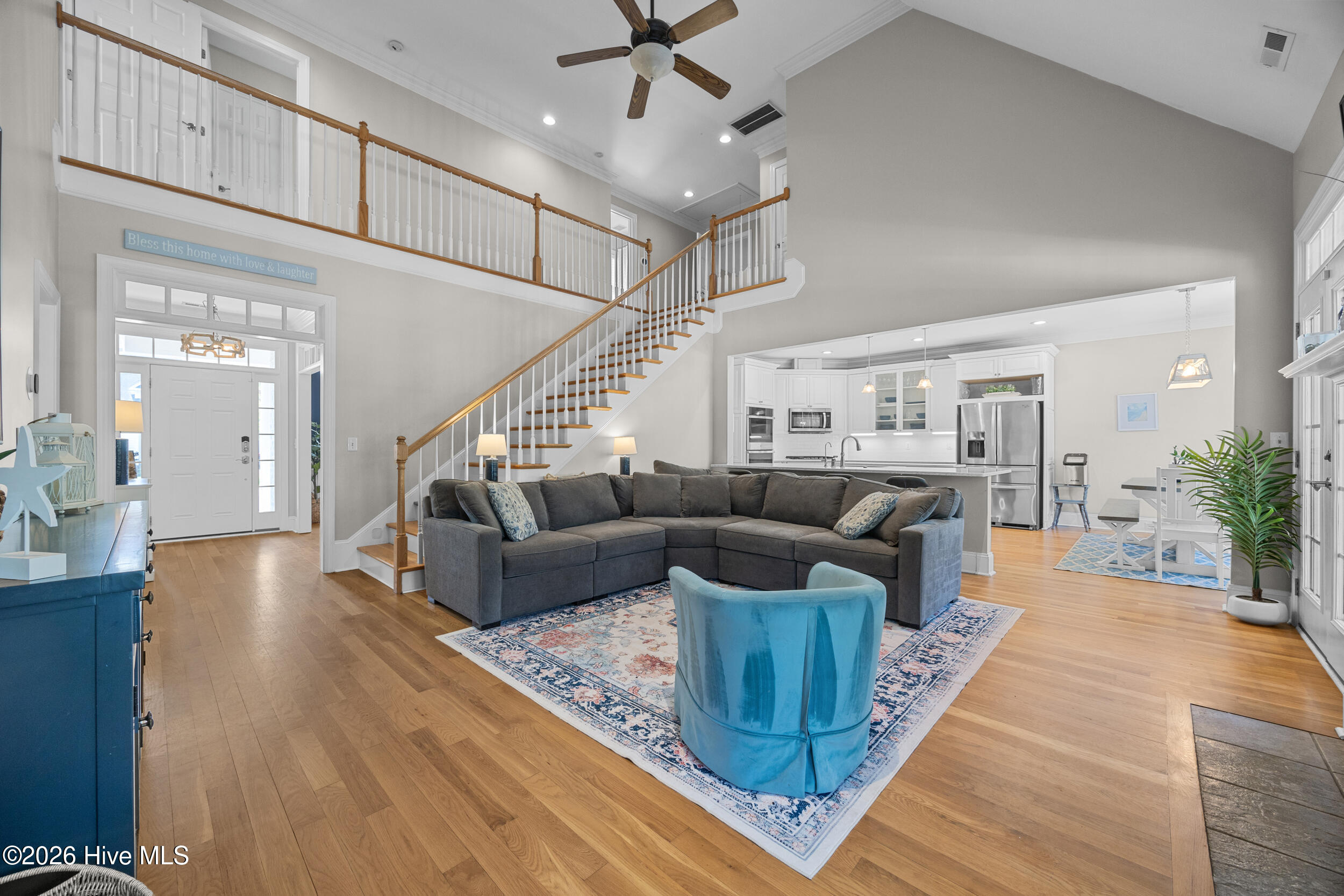 100565771 | Photo 25