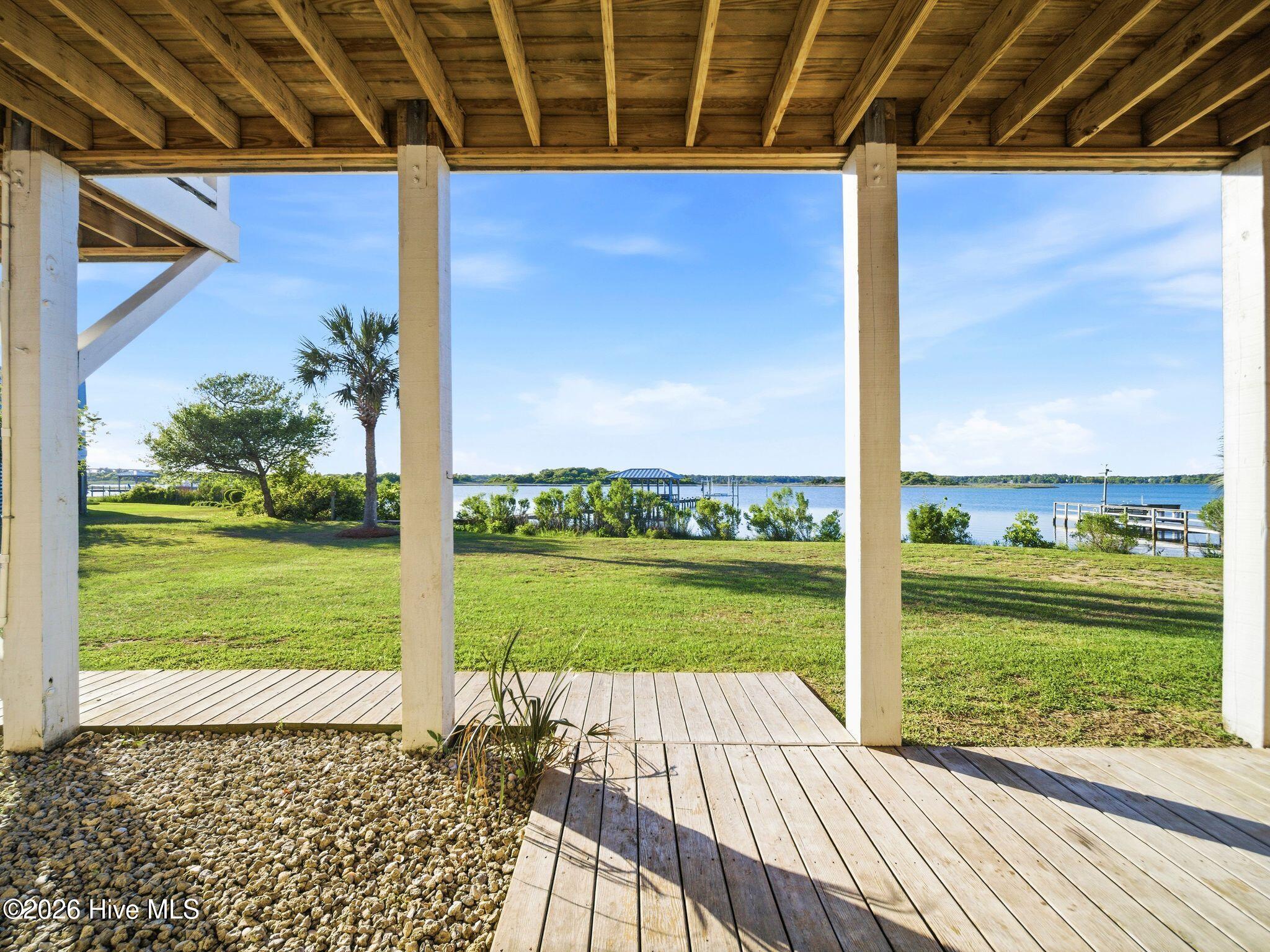 100569349 | Photo 101