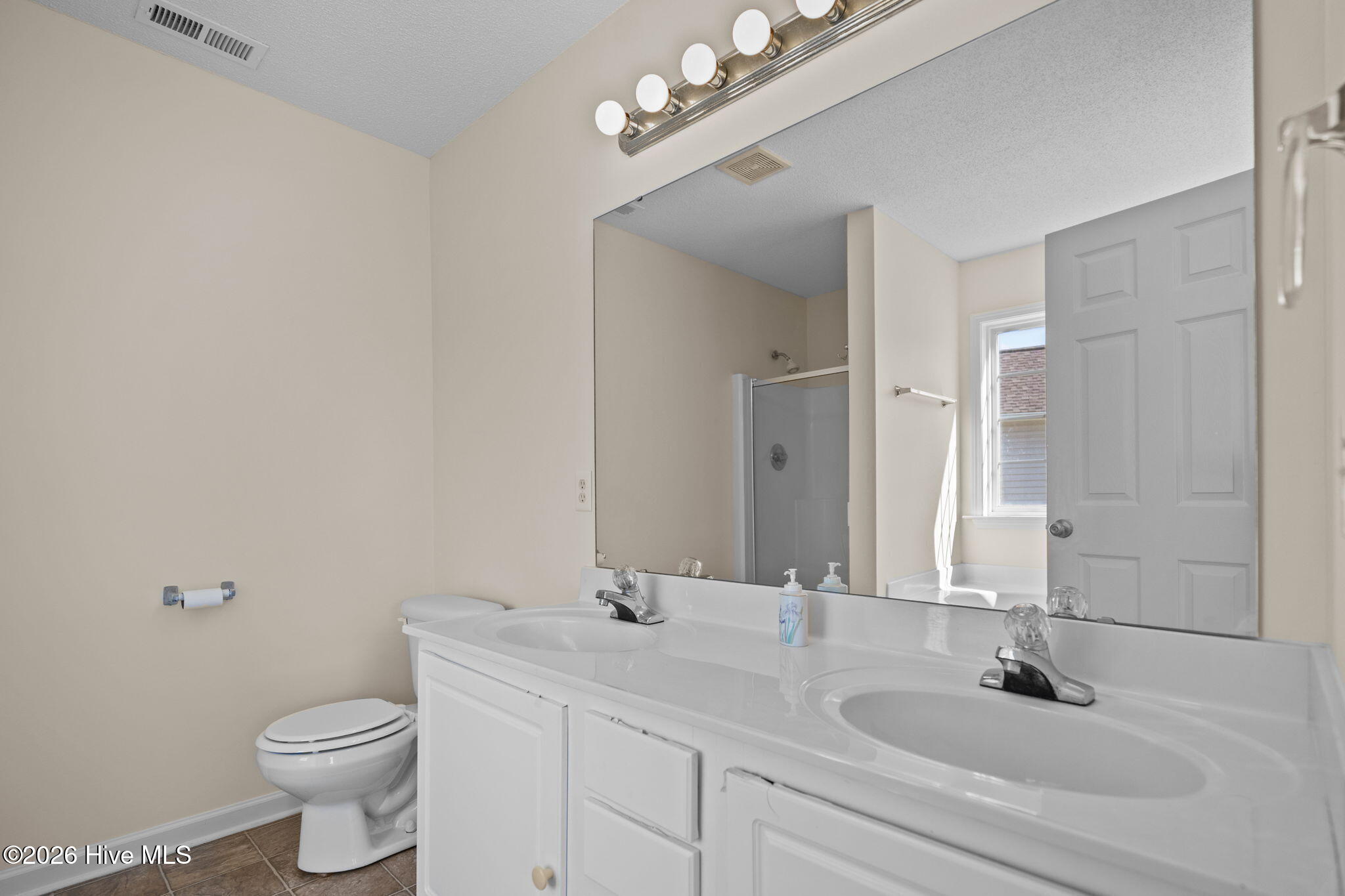 100560946 | Photo 18