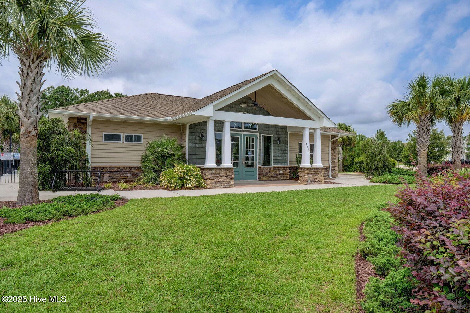 100556817 | Photo 44