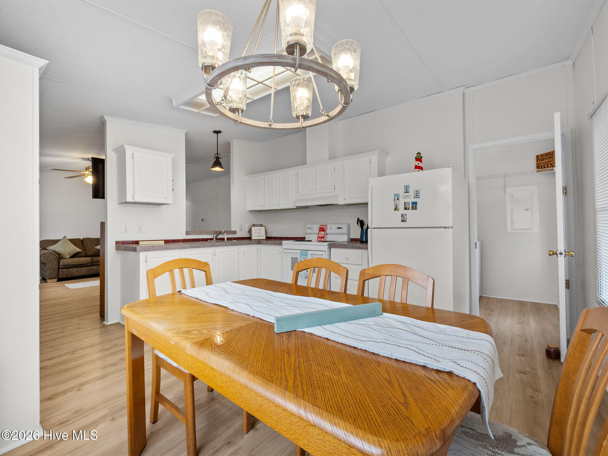 100548525 | Photo 13