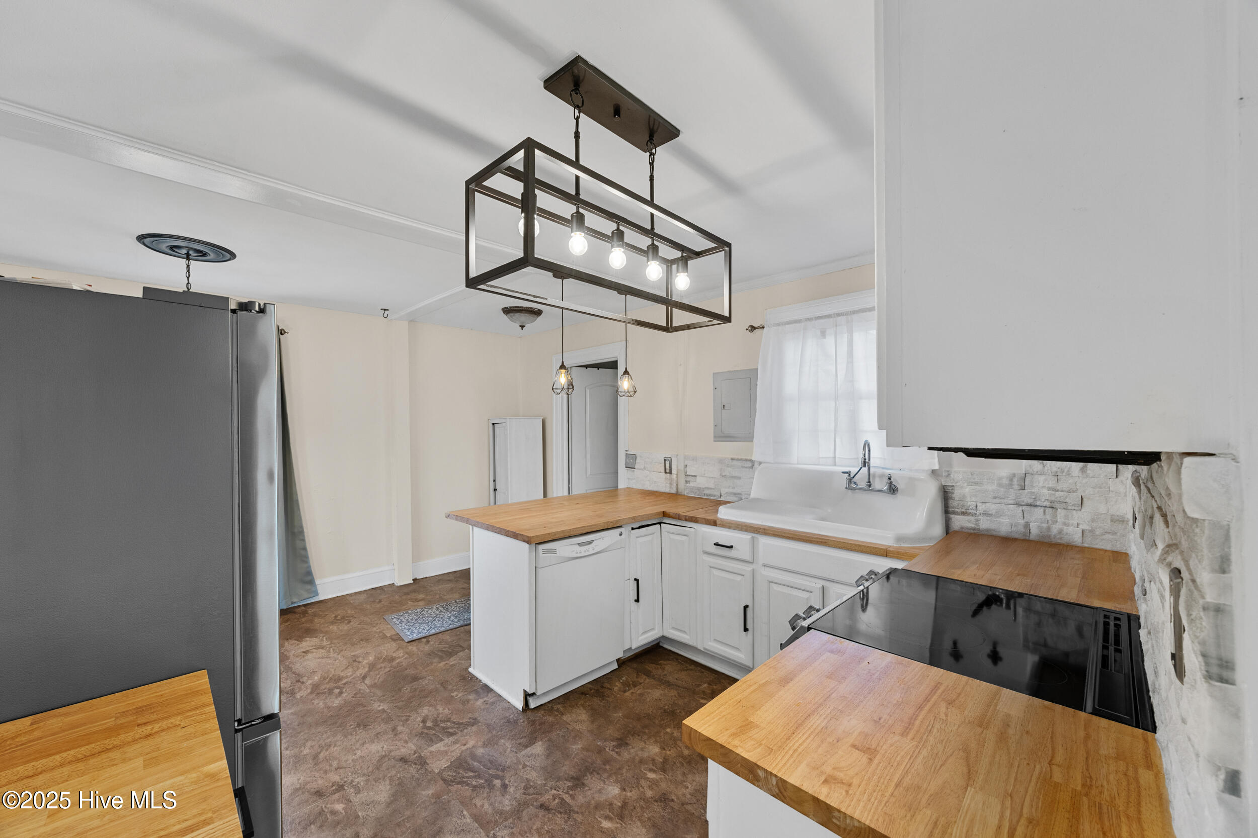 100546074 | Photo 11