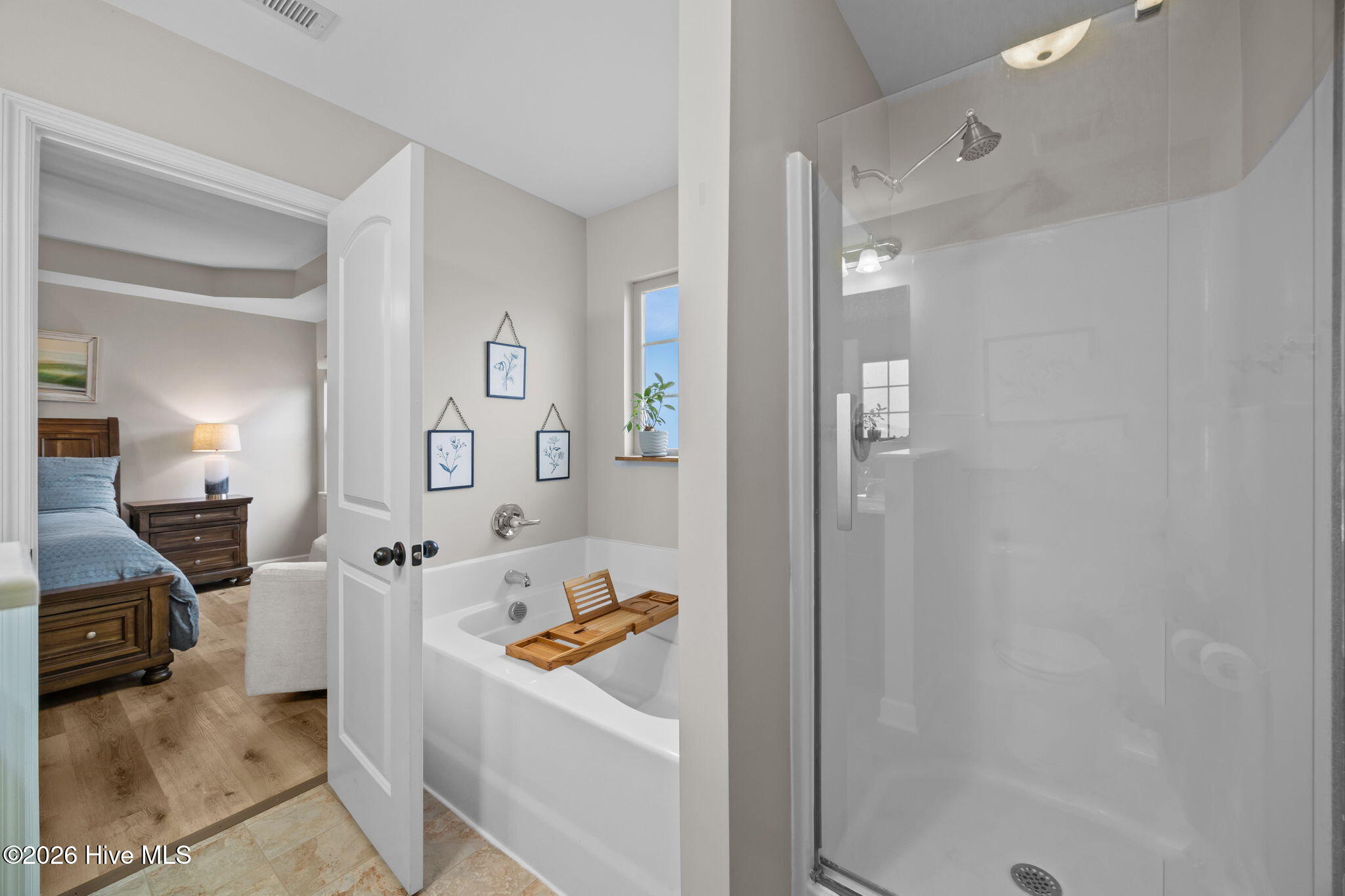 100557162 | Photo 25