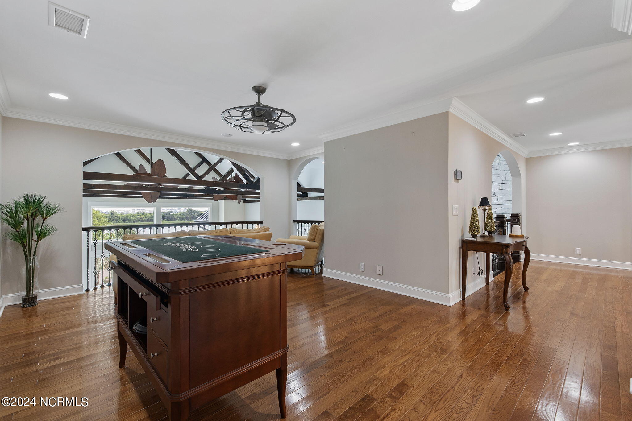 100453856 | Photo 49