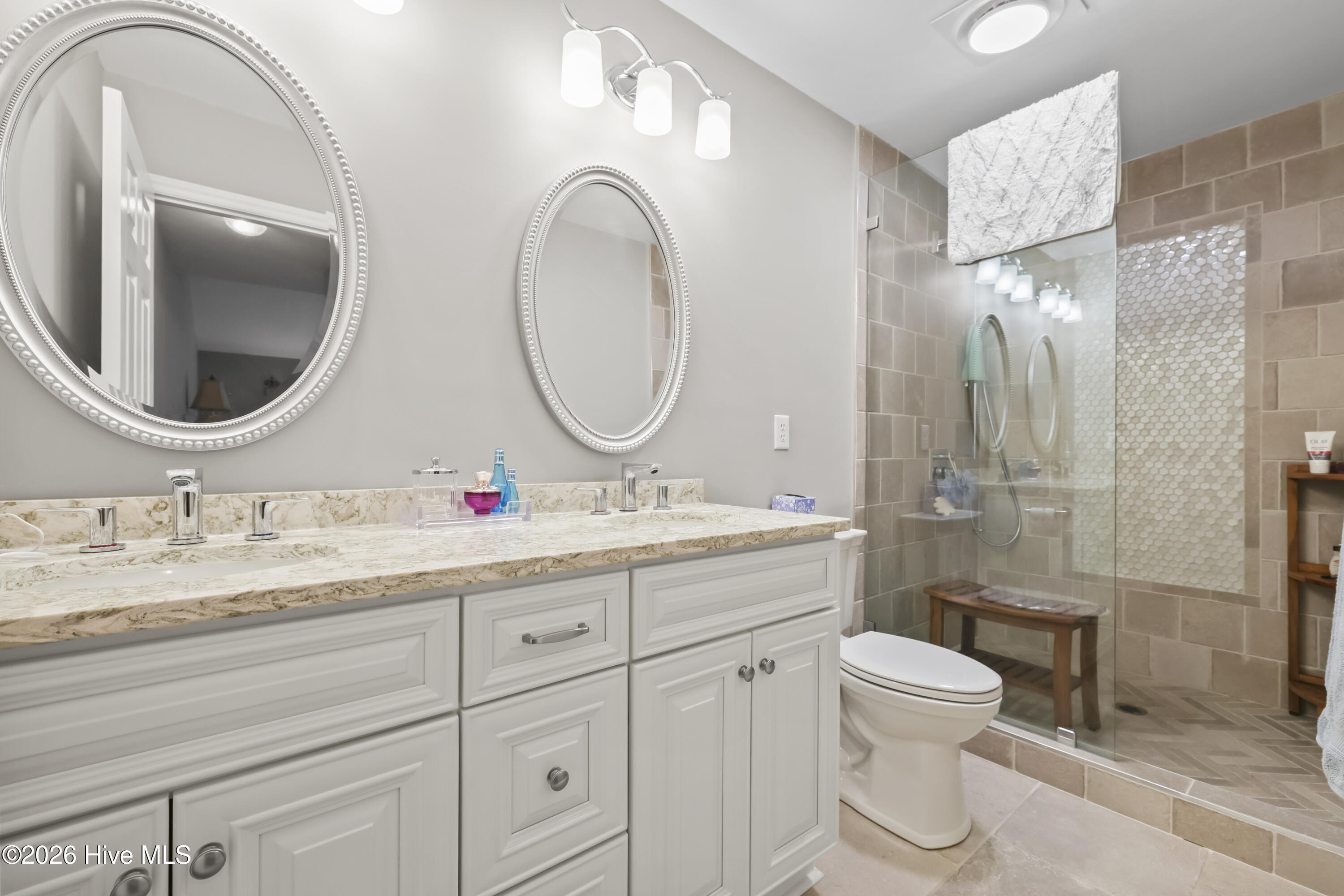 100547301 | Photo 23