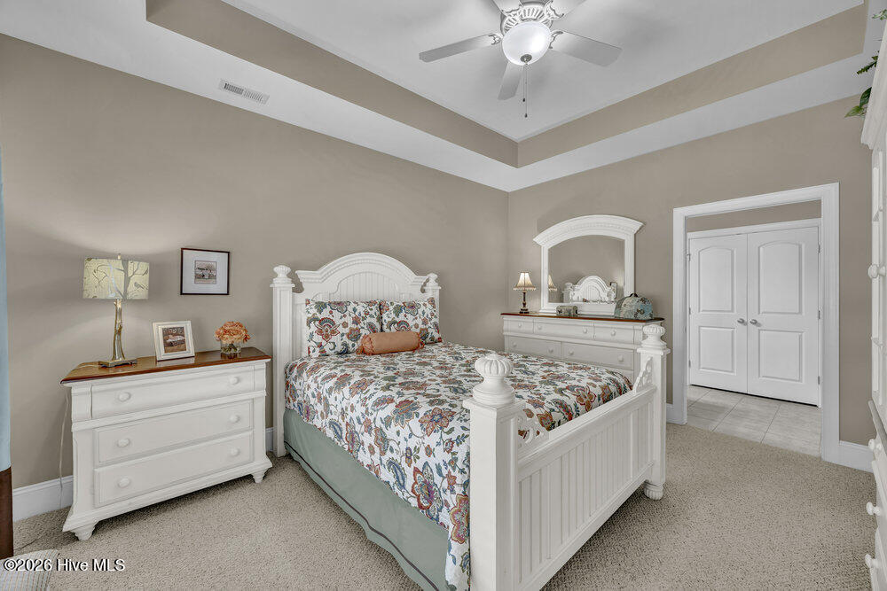 100548835 | Photo 18