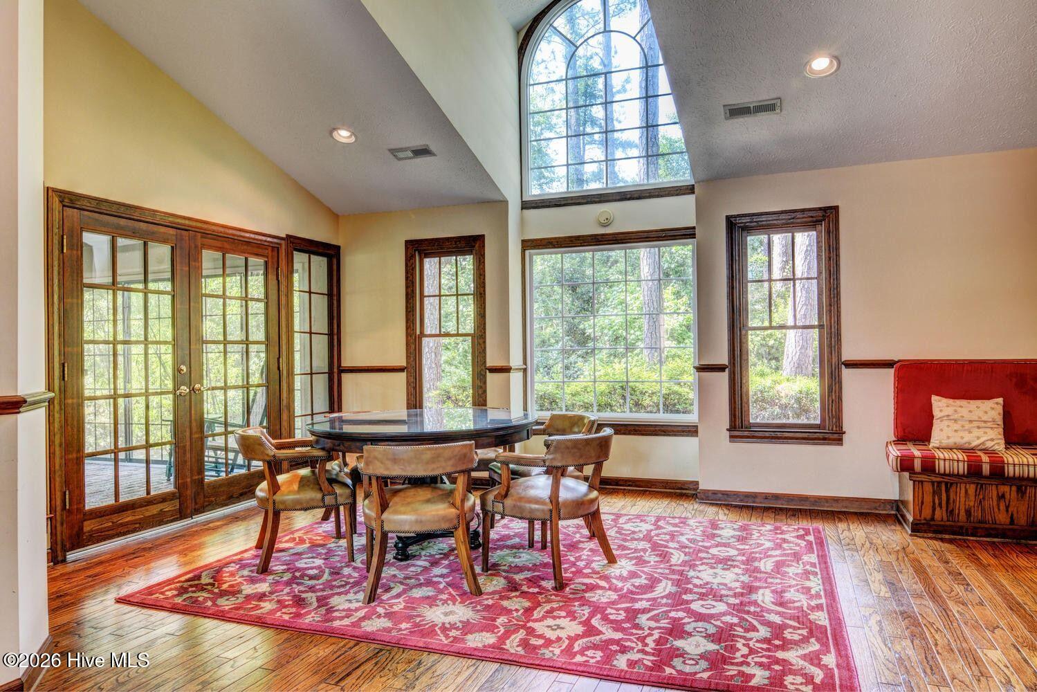 100569020 | Photo 36