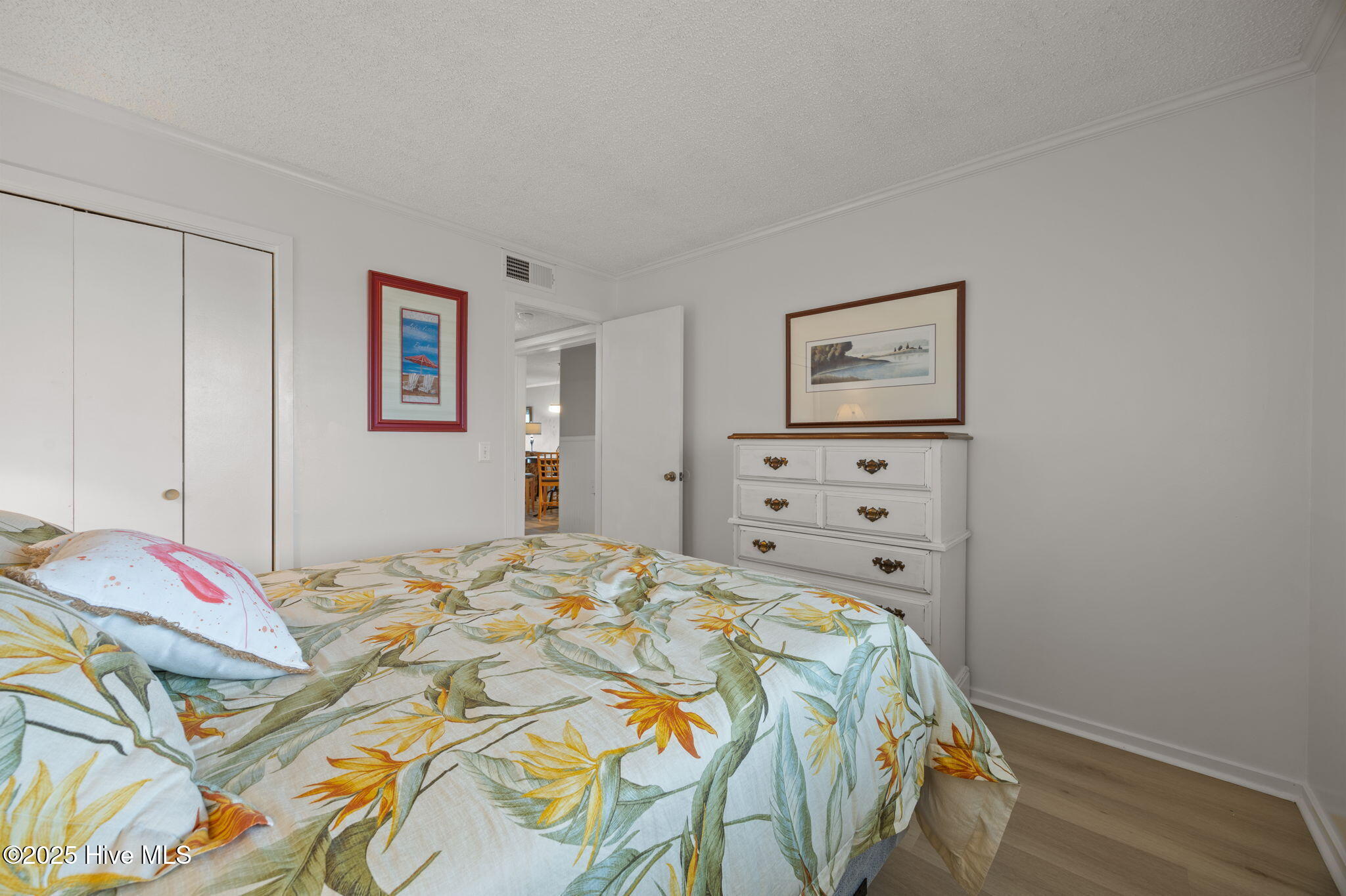 100548198 | Photo 18