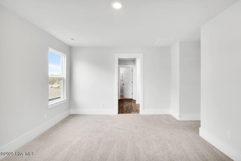 100562469 | Photo 22