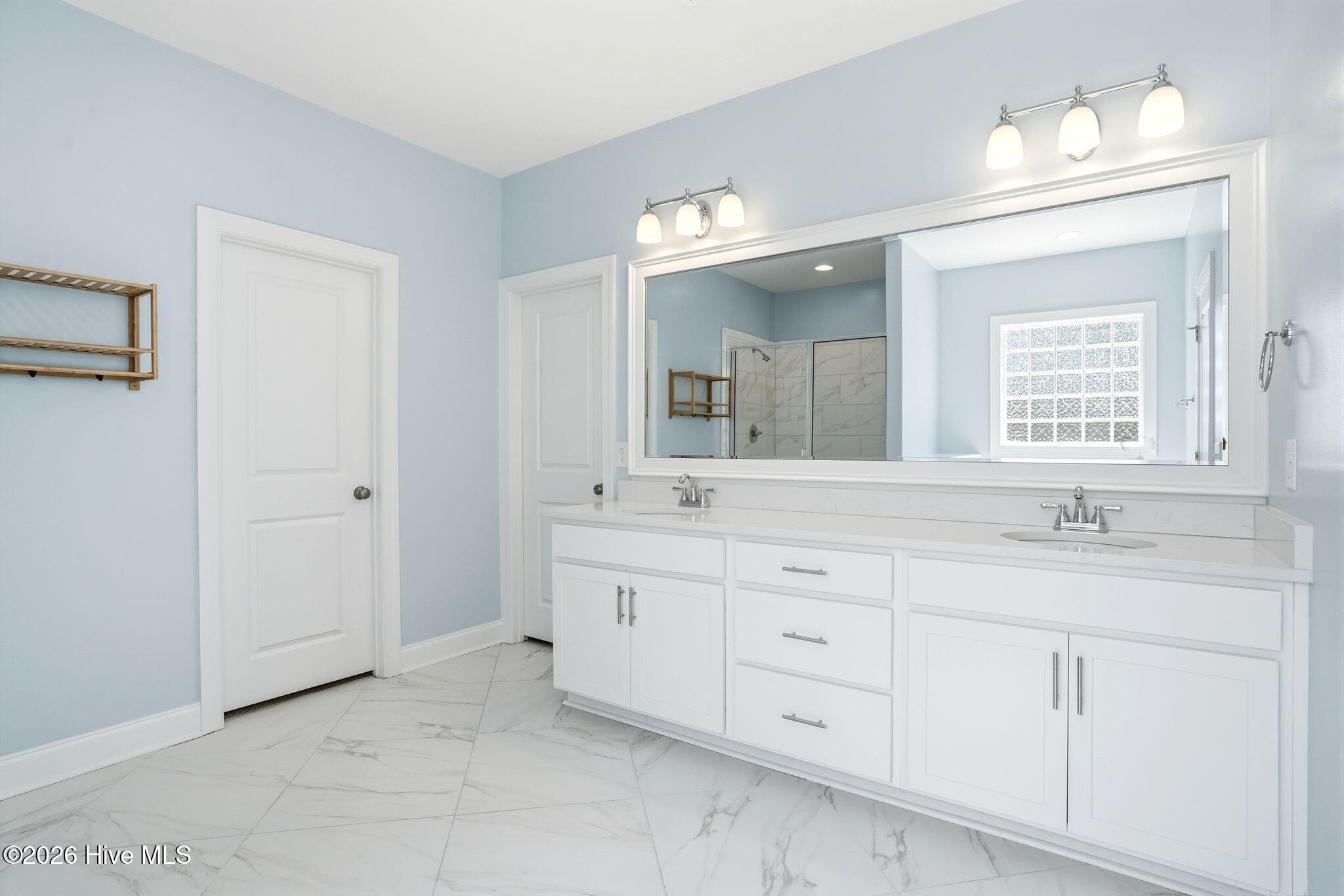 100562109 | Photo 47